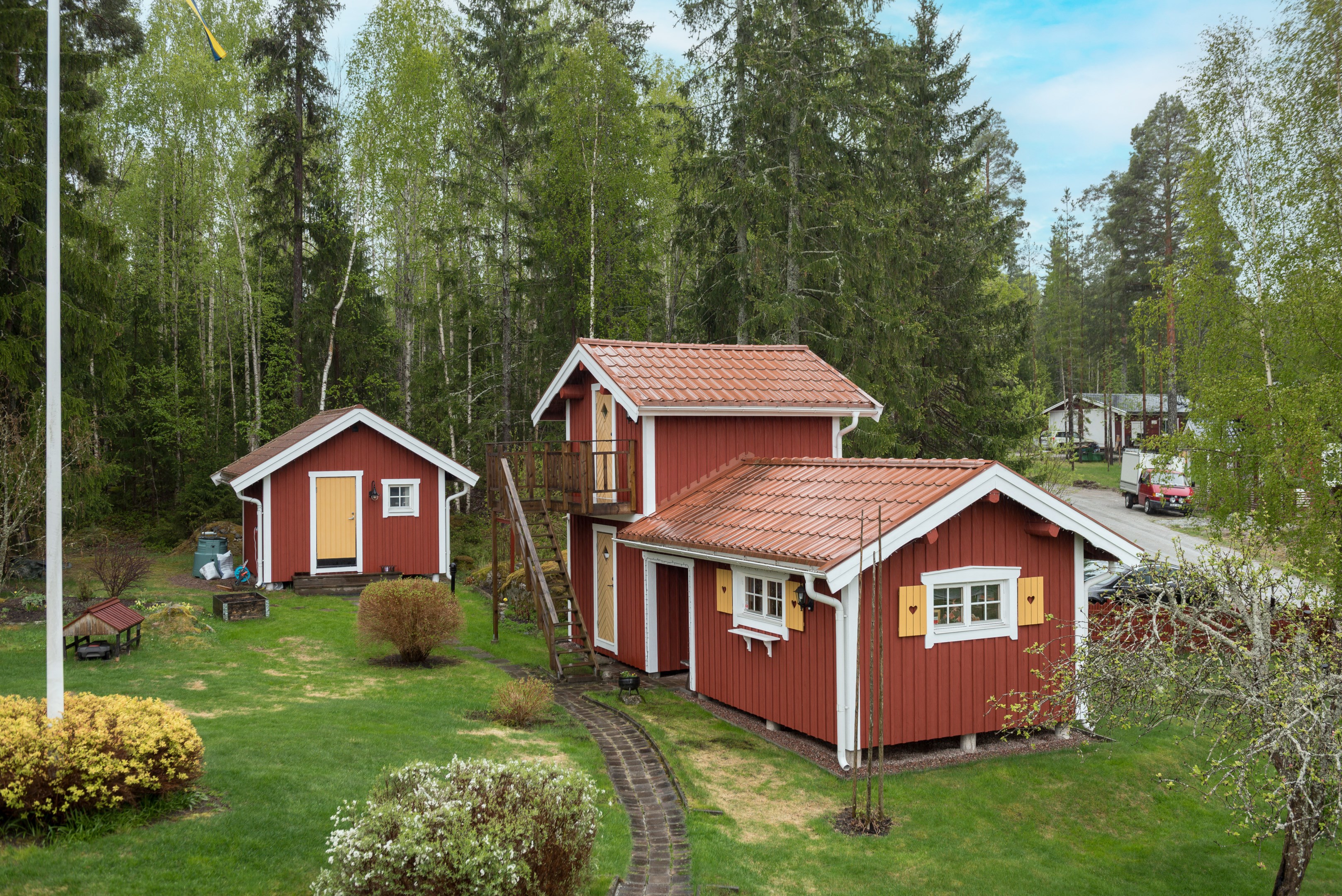 Gäststuga med två gästrum och ett förråd