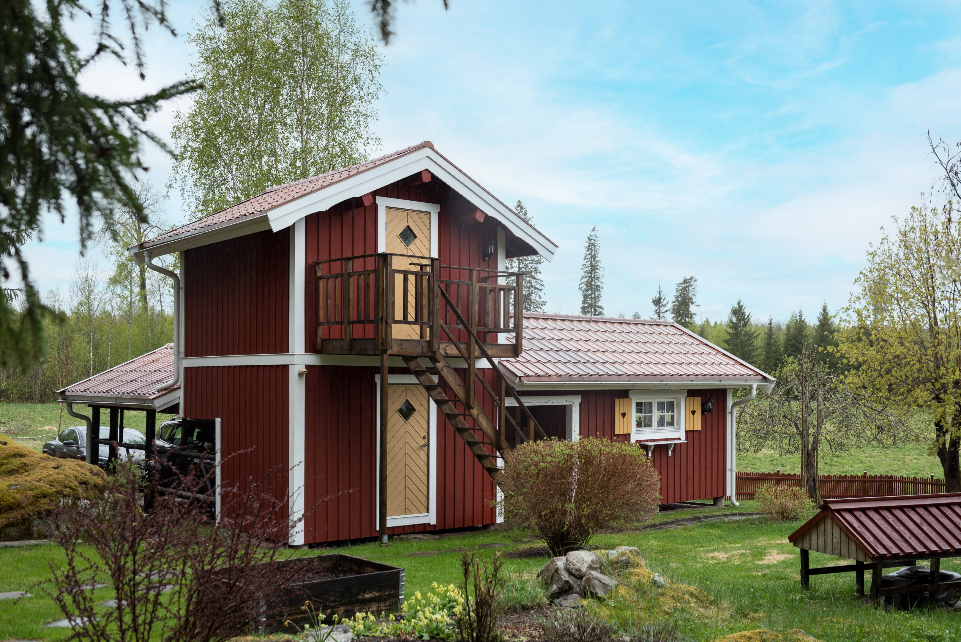 Gäststuga med två gästrum och ett förråd
