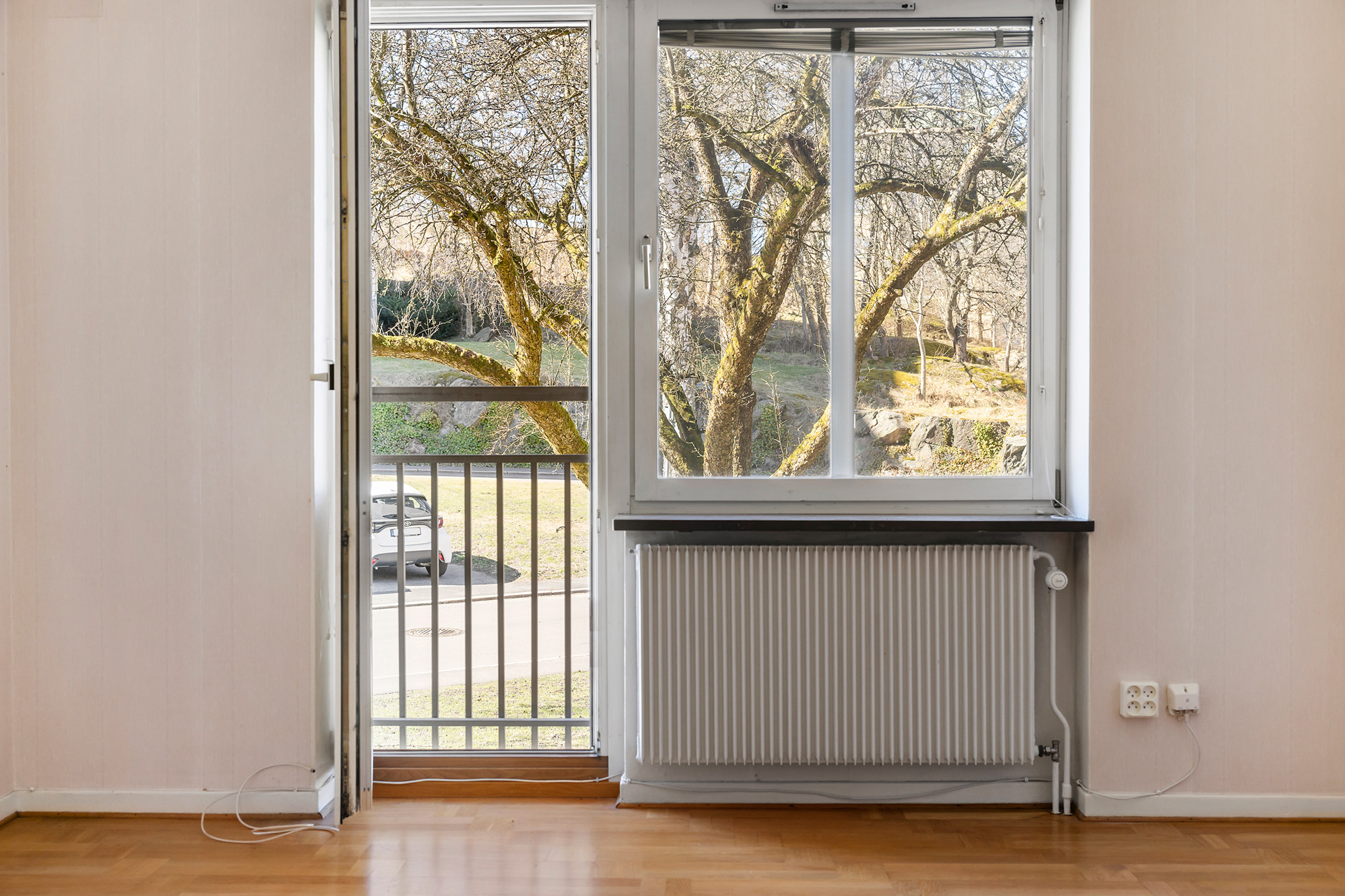 Luftigt med balkongdörr