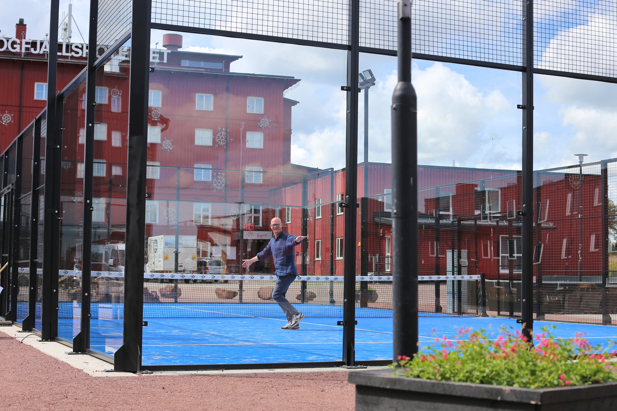 Att spela padel på fjället ger en speciell känsla – kombinationen av sport och fjällmiljö