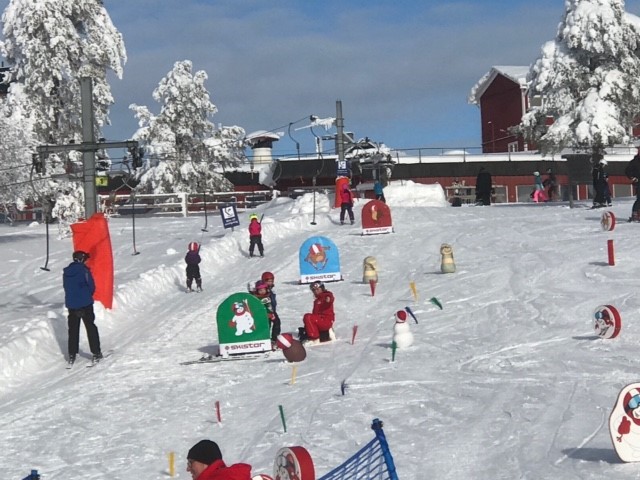 Sälen erbjuder barnområde vid Högfjällshotellet med rullband, knappliftar och roliga figurer.