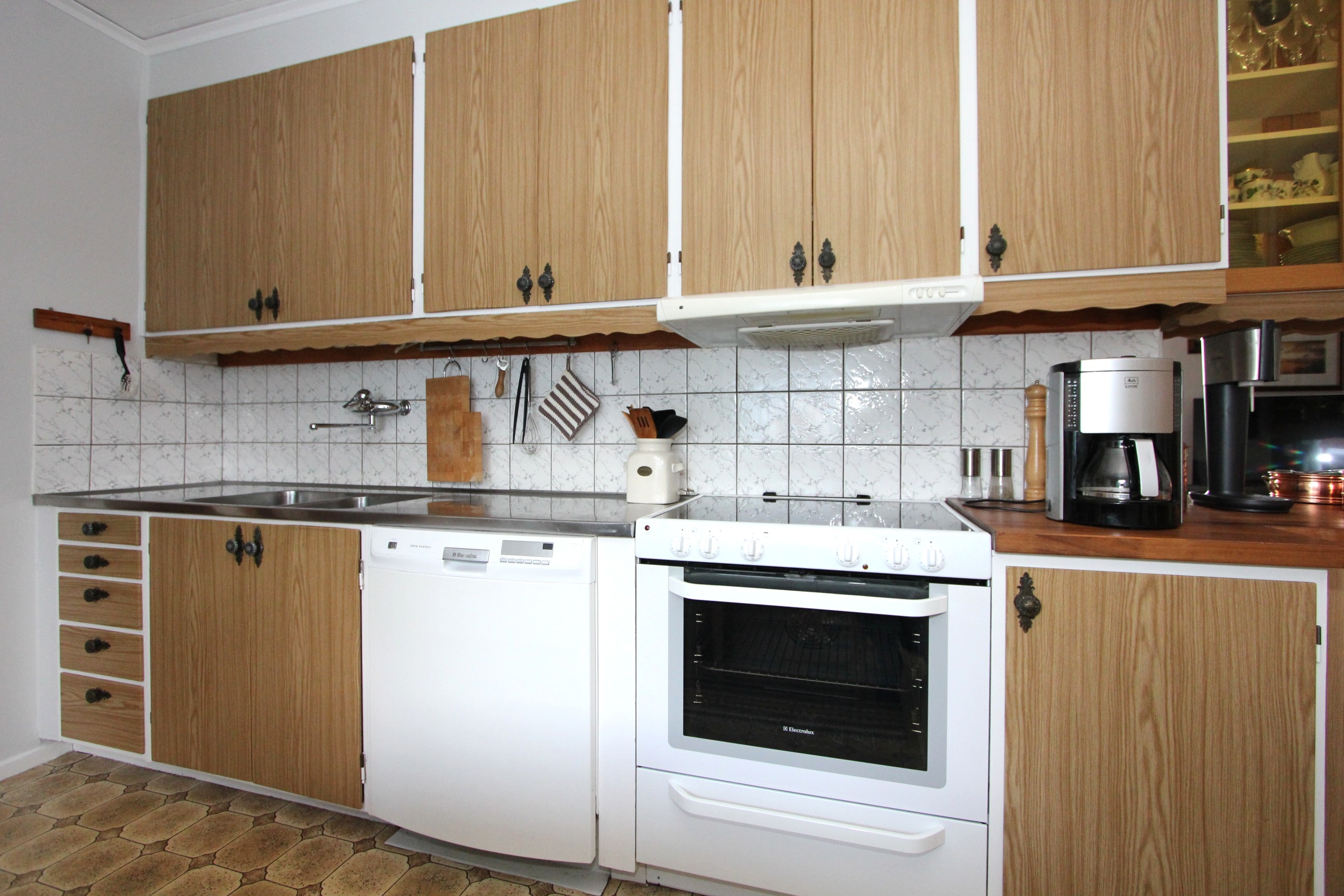 Med gott om arbetsplatser och skåp