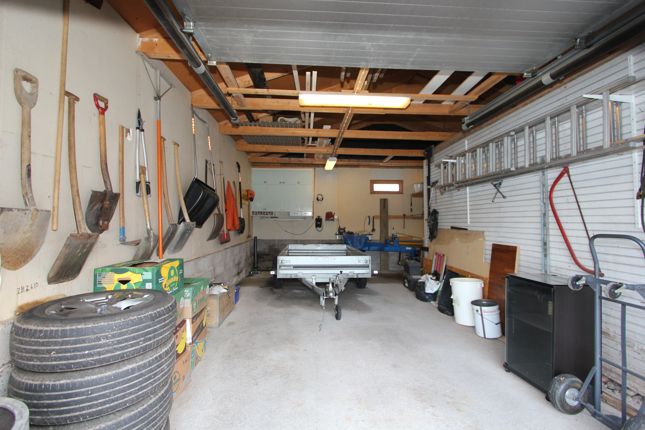 Längst t.v. med högt i tak