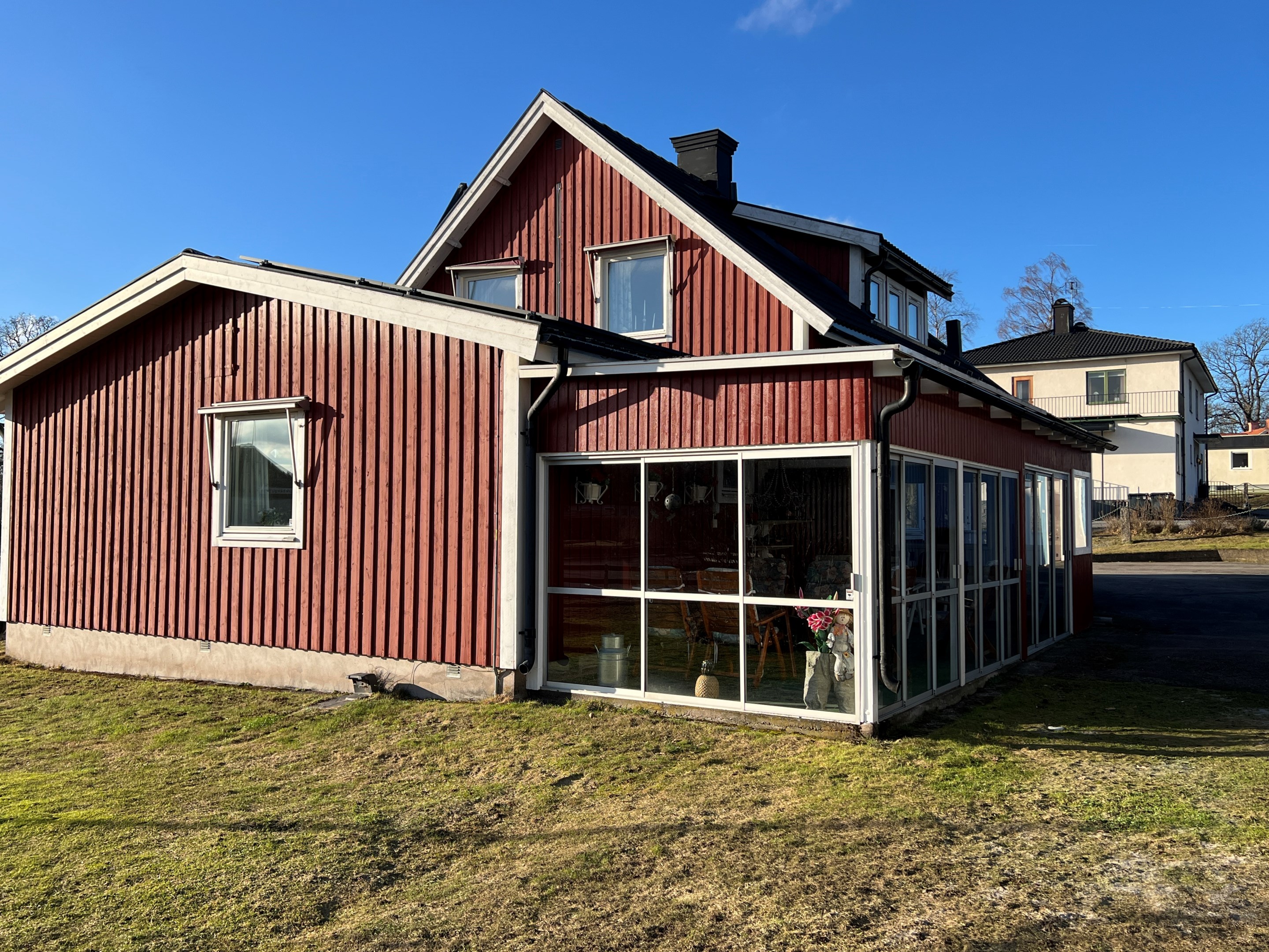 Härligt stort inglasat uterum