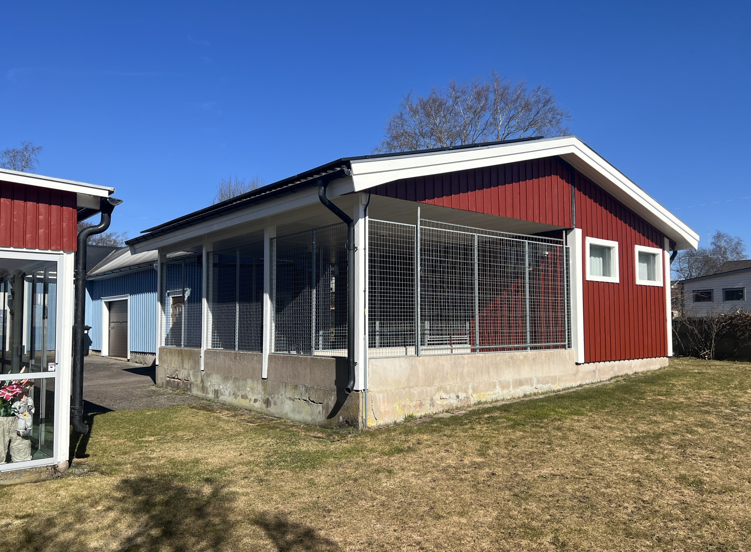 Hundhus ( kan göras om till verksamhet)