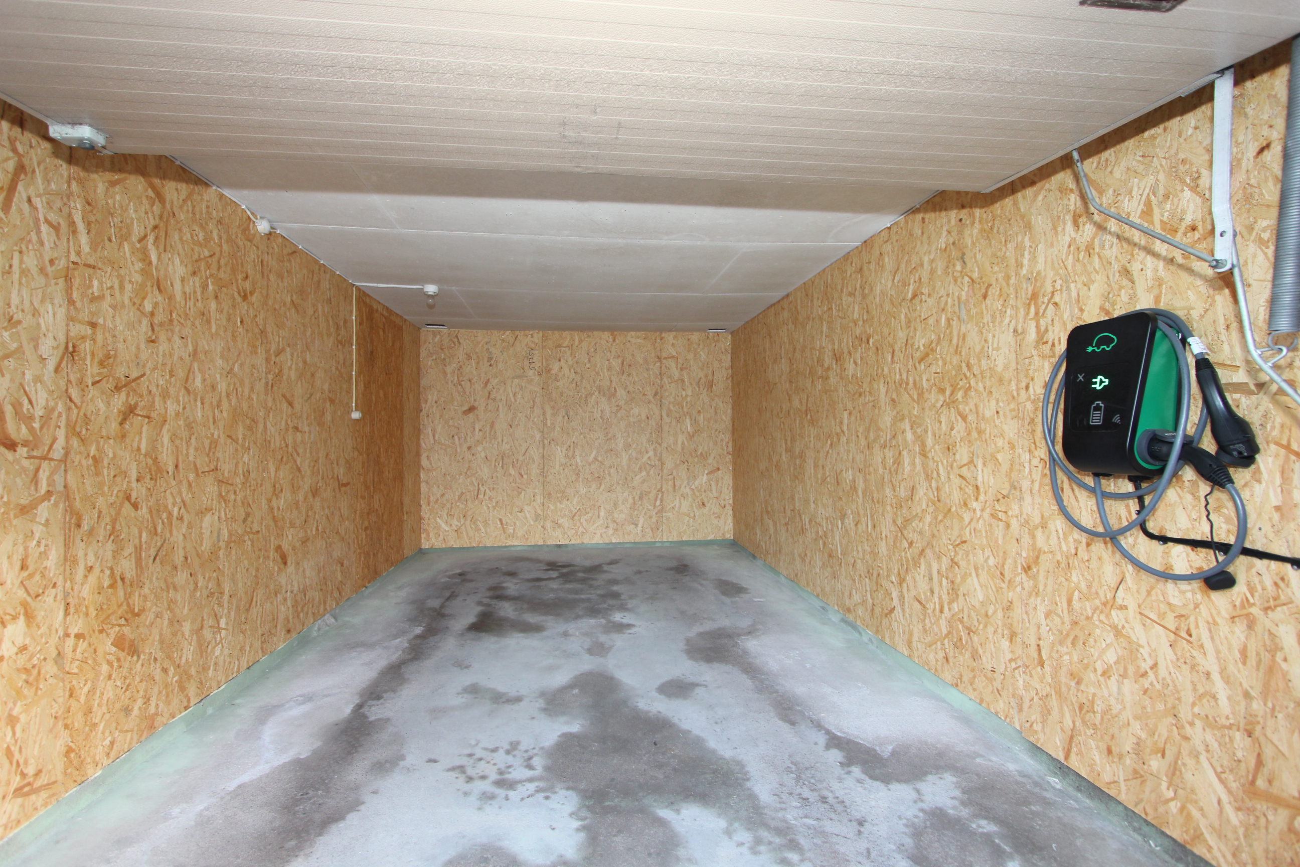 Andra garaget med elladdare