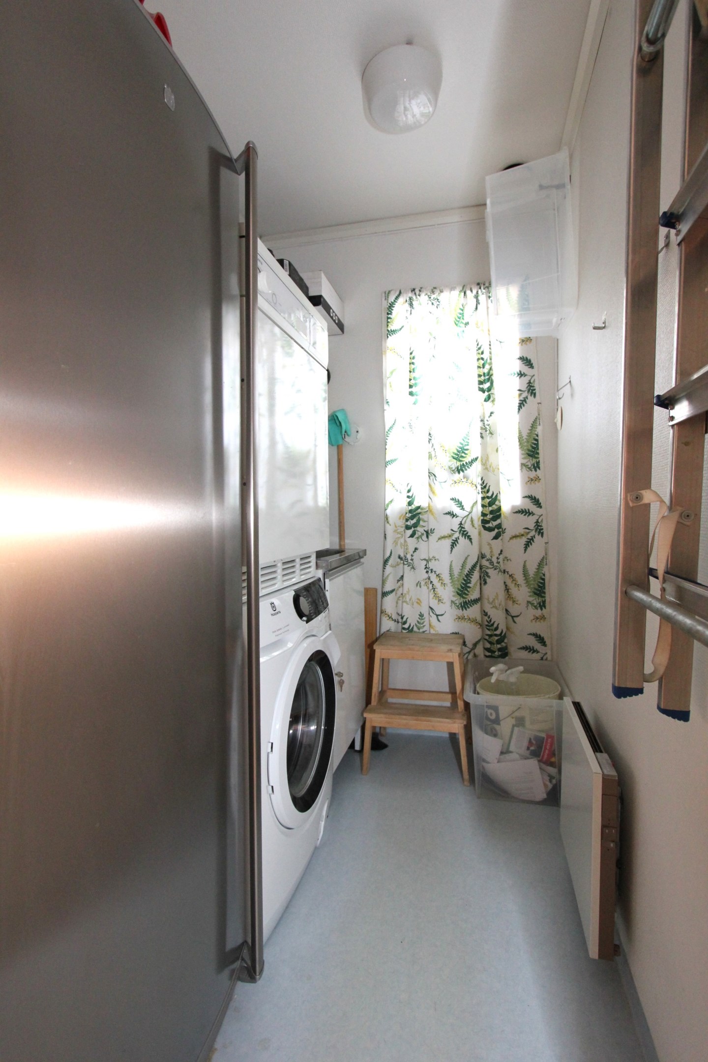 Tvättstuga bredvid entré o kök