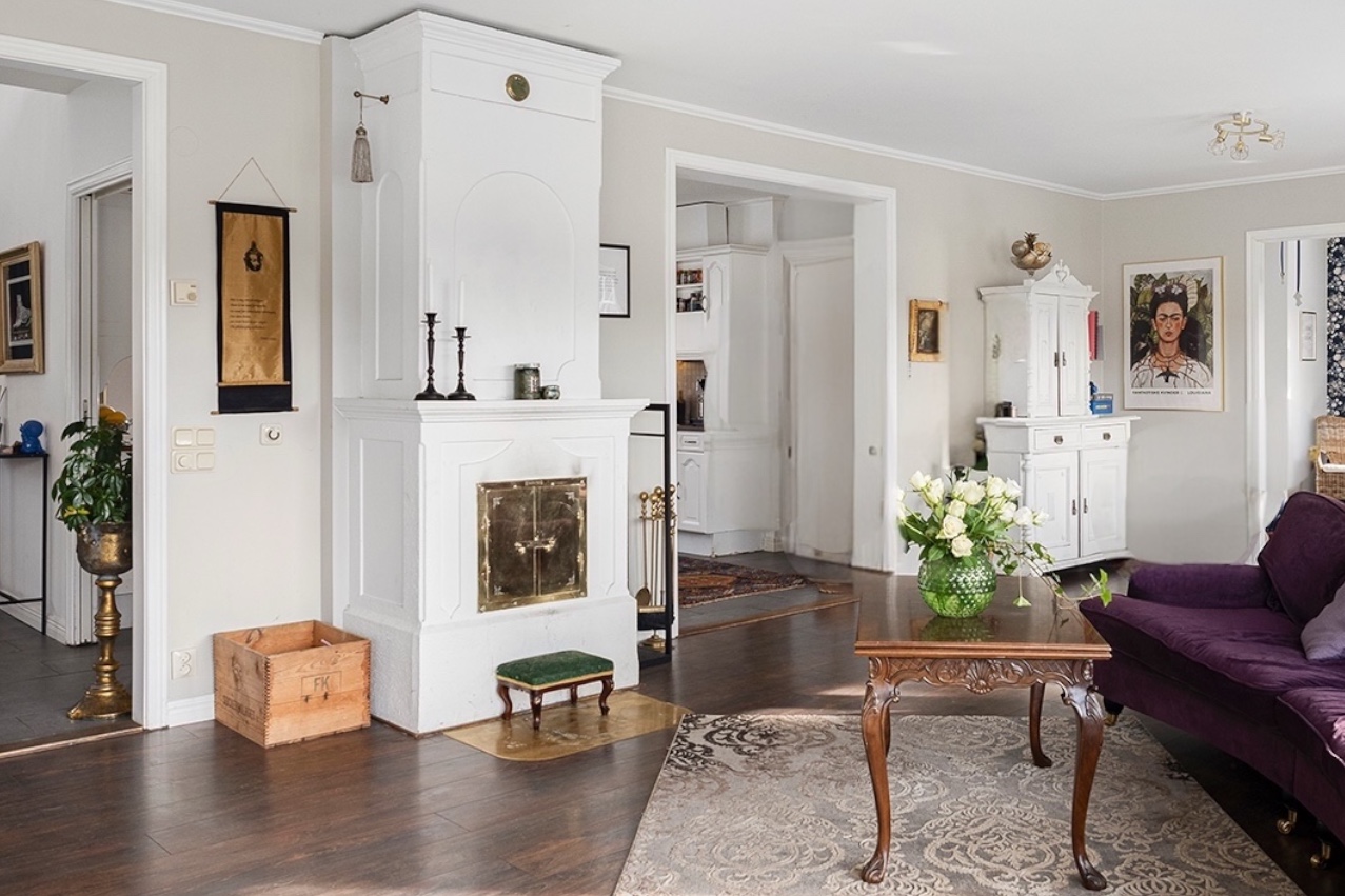 Värmande och vacker kakelugn