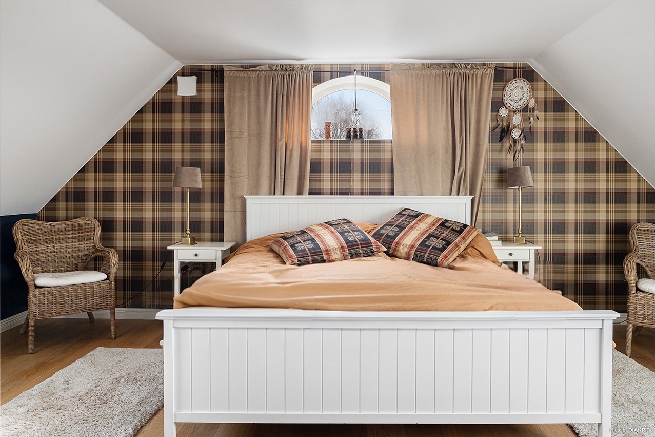 Master bedroom, egen ingång till badrum och walk -in -closet