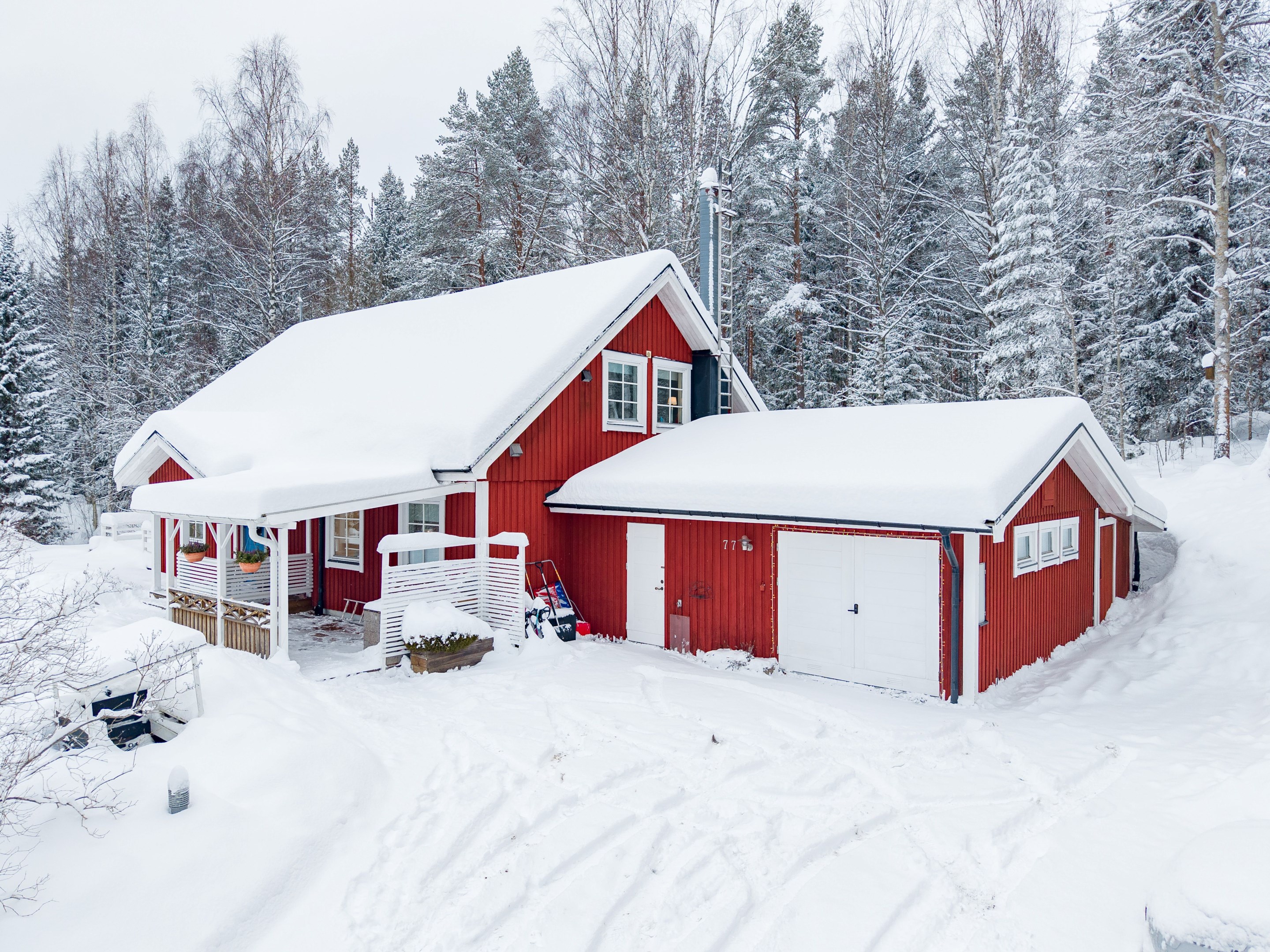Garage och groventré