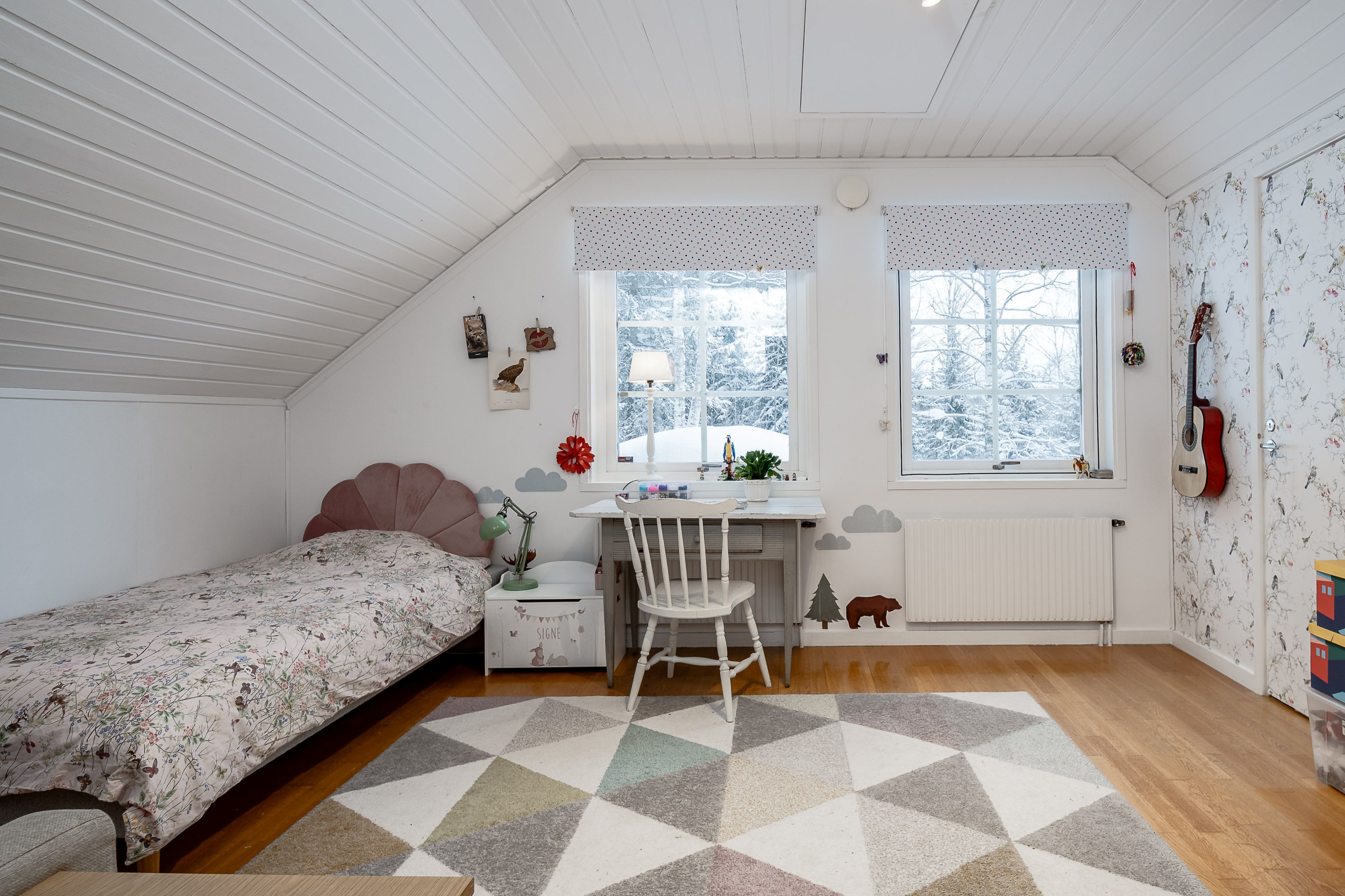 Sovrum med mindre klädkammare