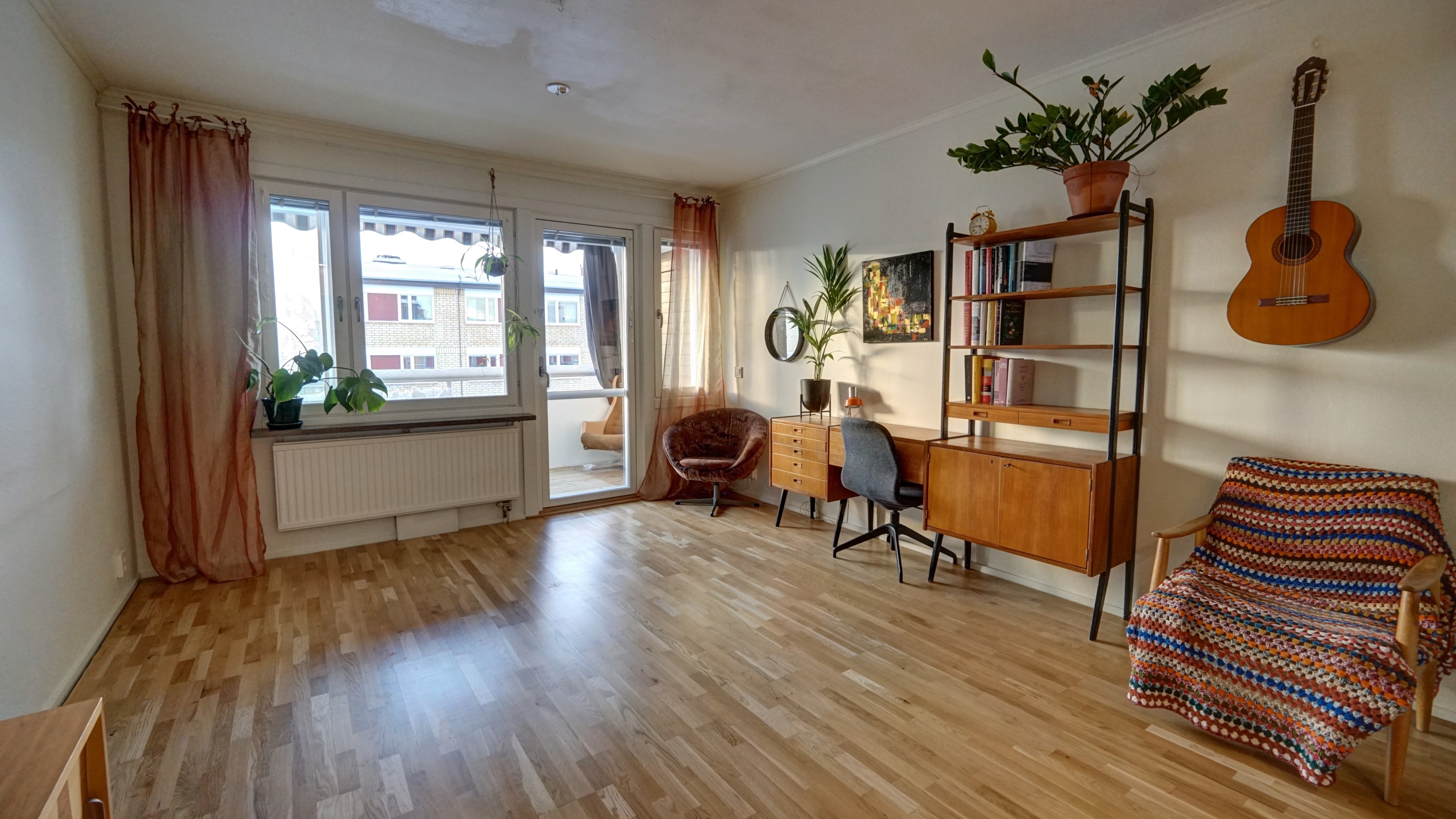 Vardagsrum med utgång grill inglasad balkong