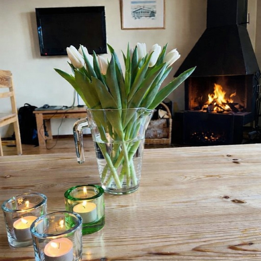 Eldsta.Värme, gemenskap, frisk lult, sköna sängar.