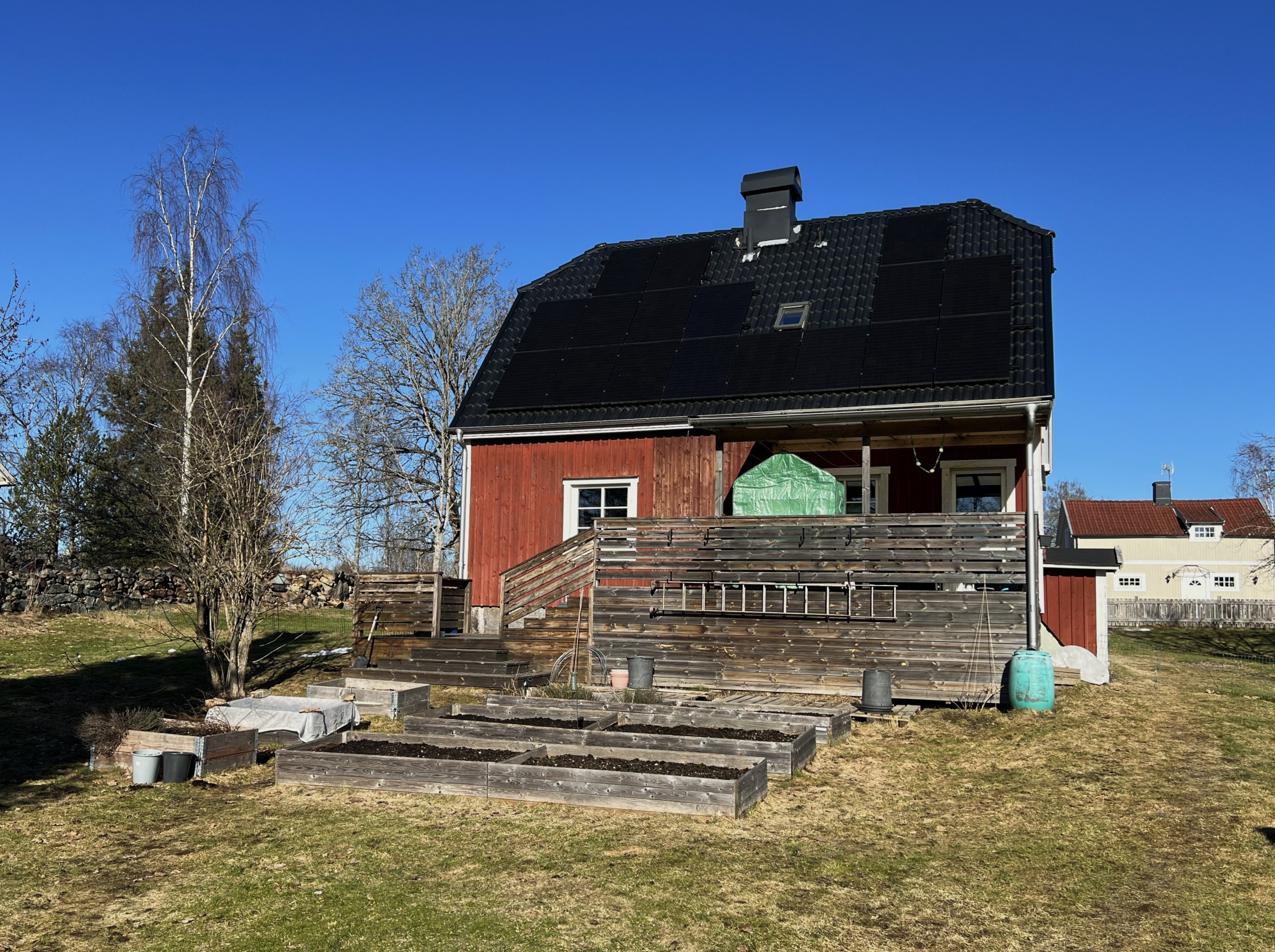 Baksida med solcellerna