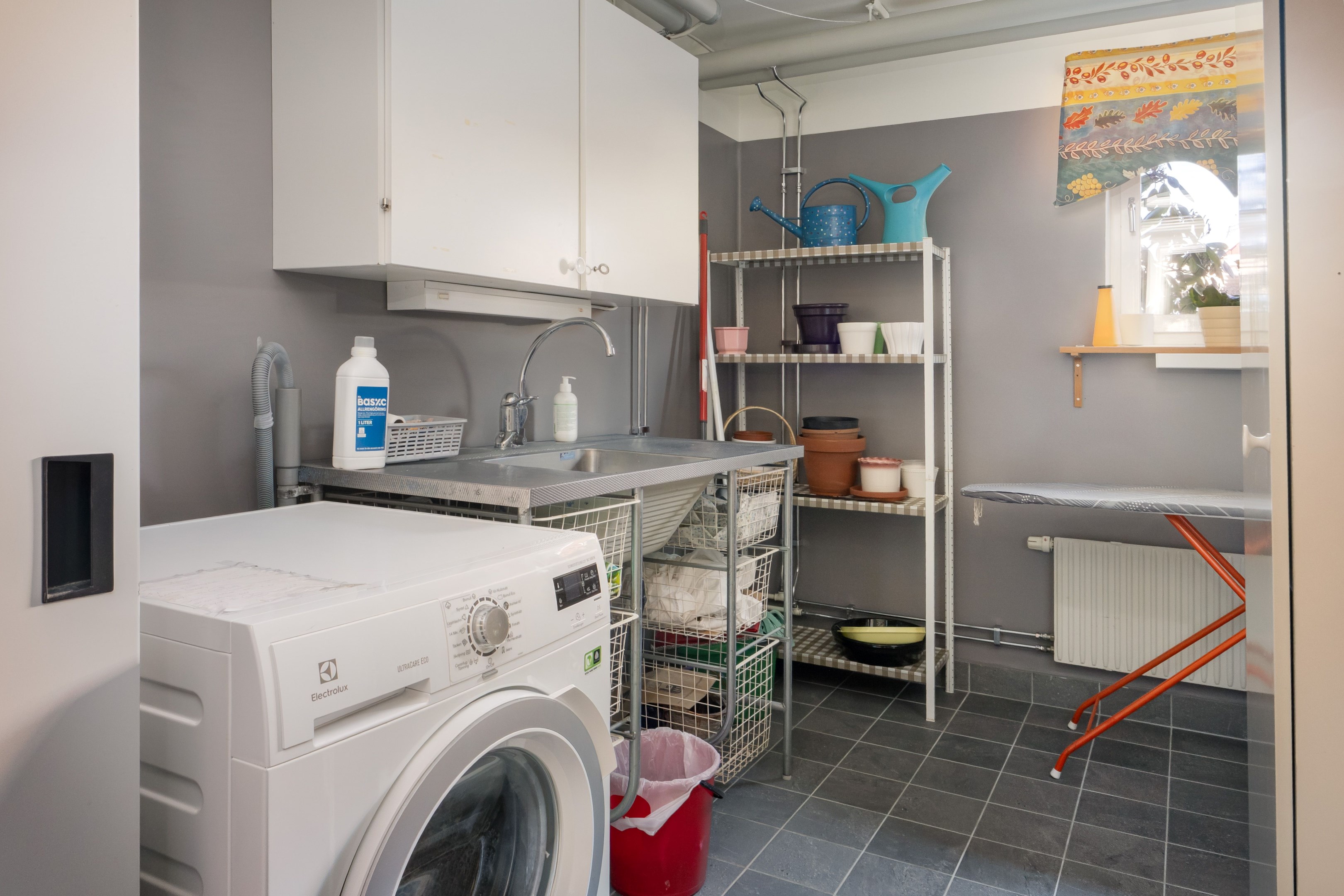 Tvätt-avdelning, nedre plan