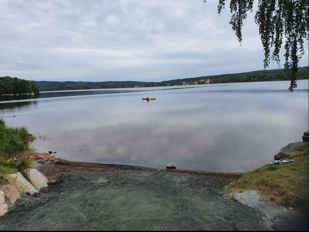 Privat områdesbild. Badplats vid Ljustern
