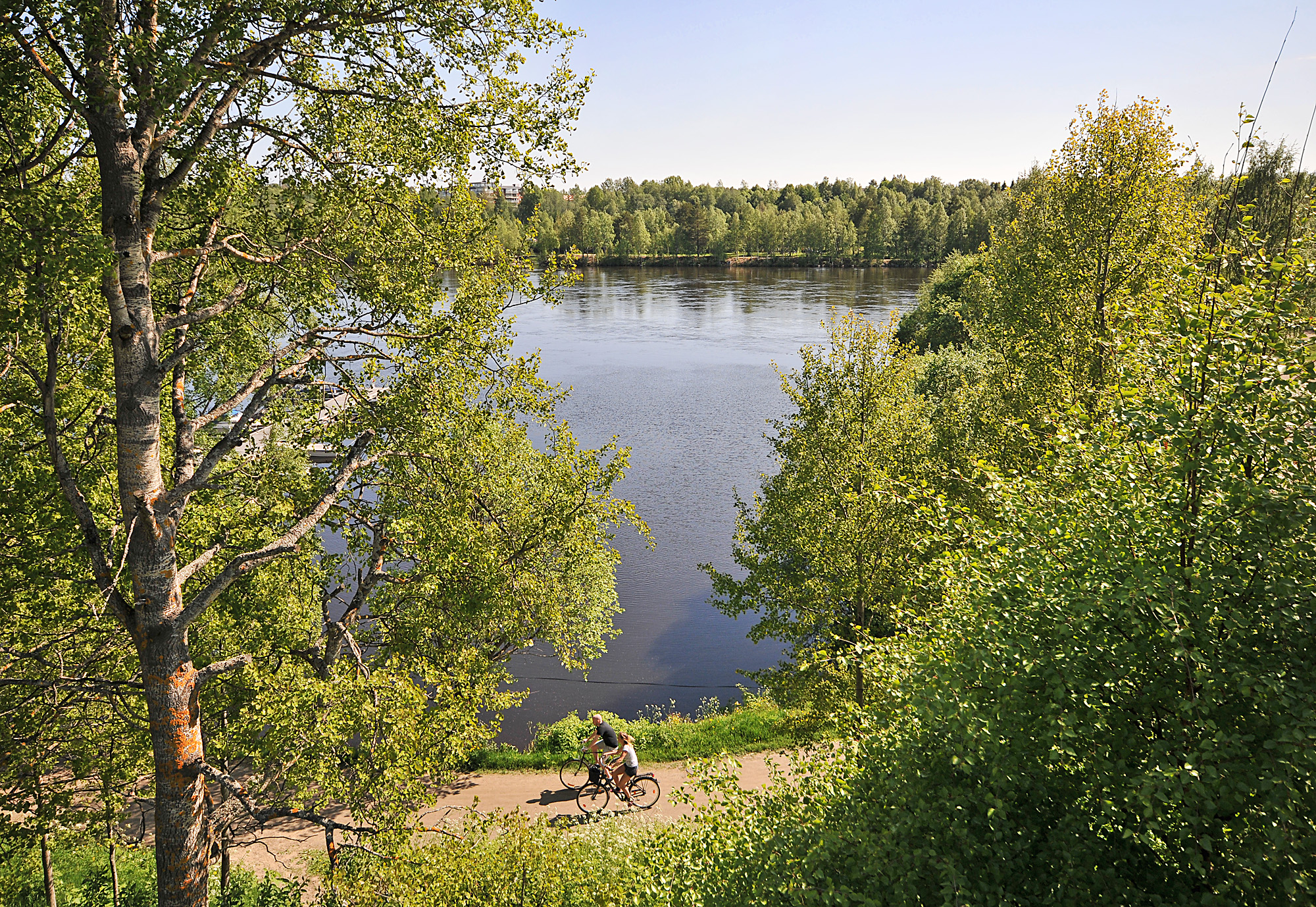 Älven och strandpromenaden