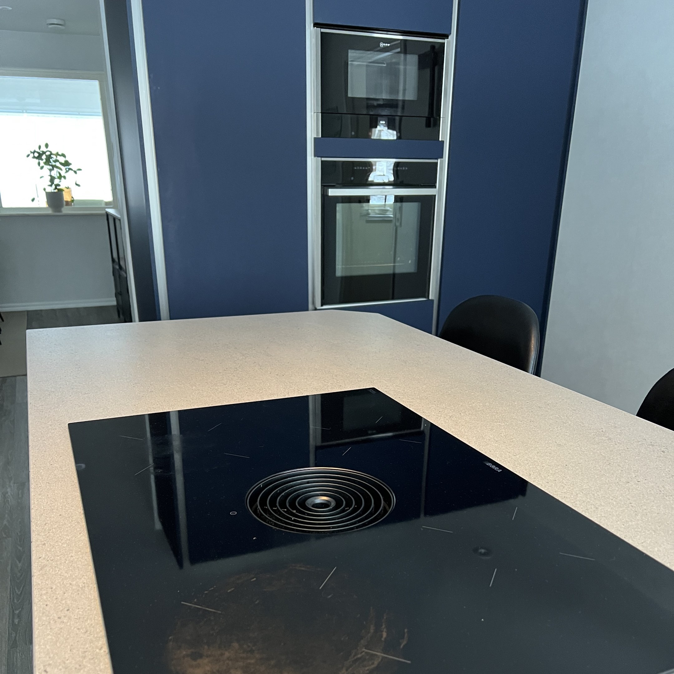 Häll med inbyggd fläkt