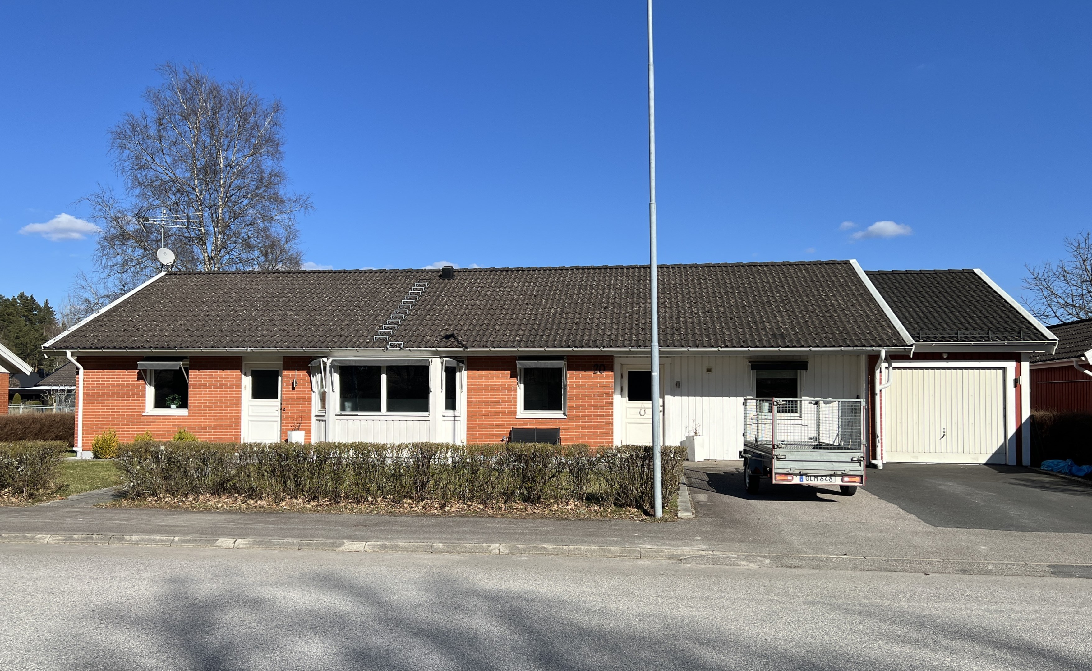 Framsida med garage