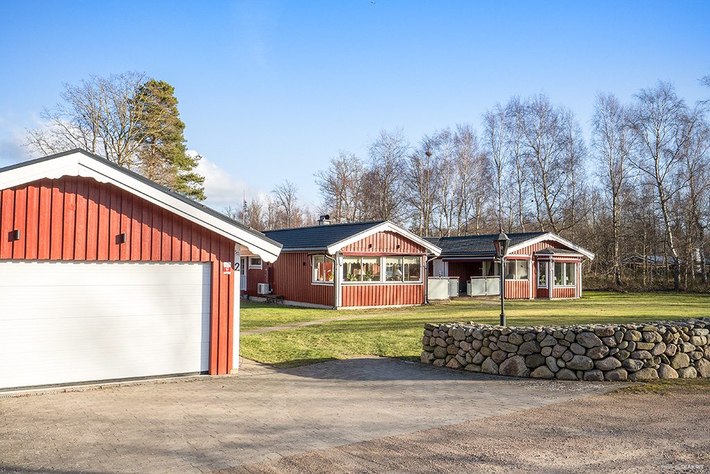 Dubbelgarage och uppfart