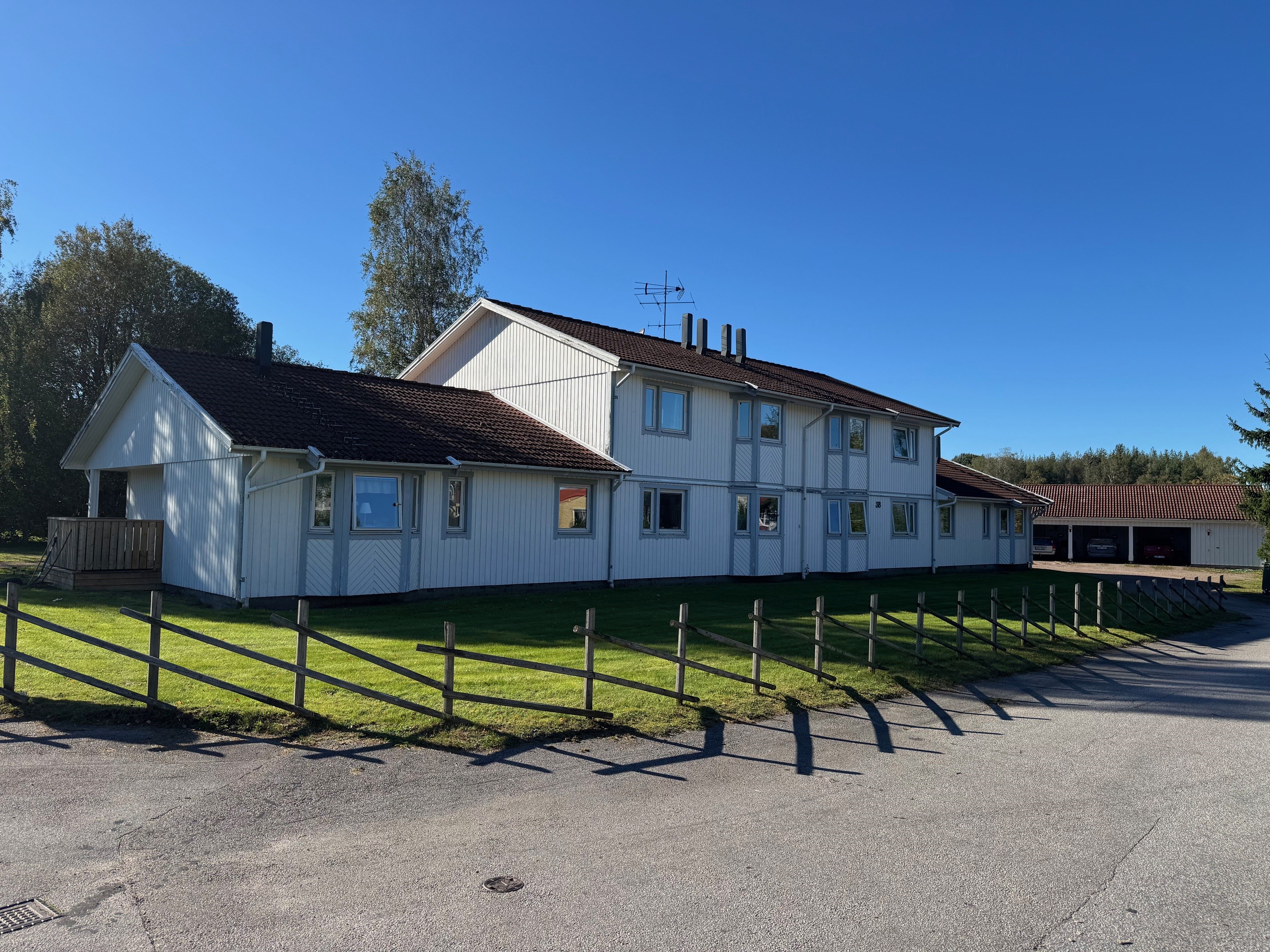 Roslundsväg 38, Hova