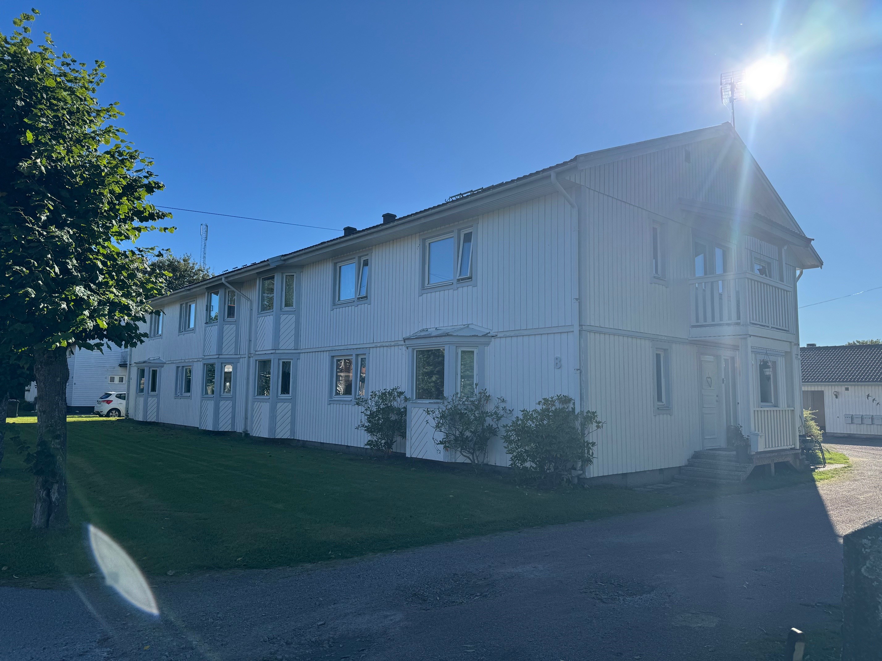 Stationsgatan 8, Hova