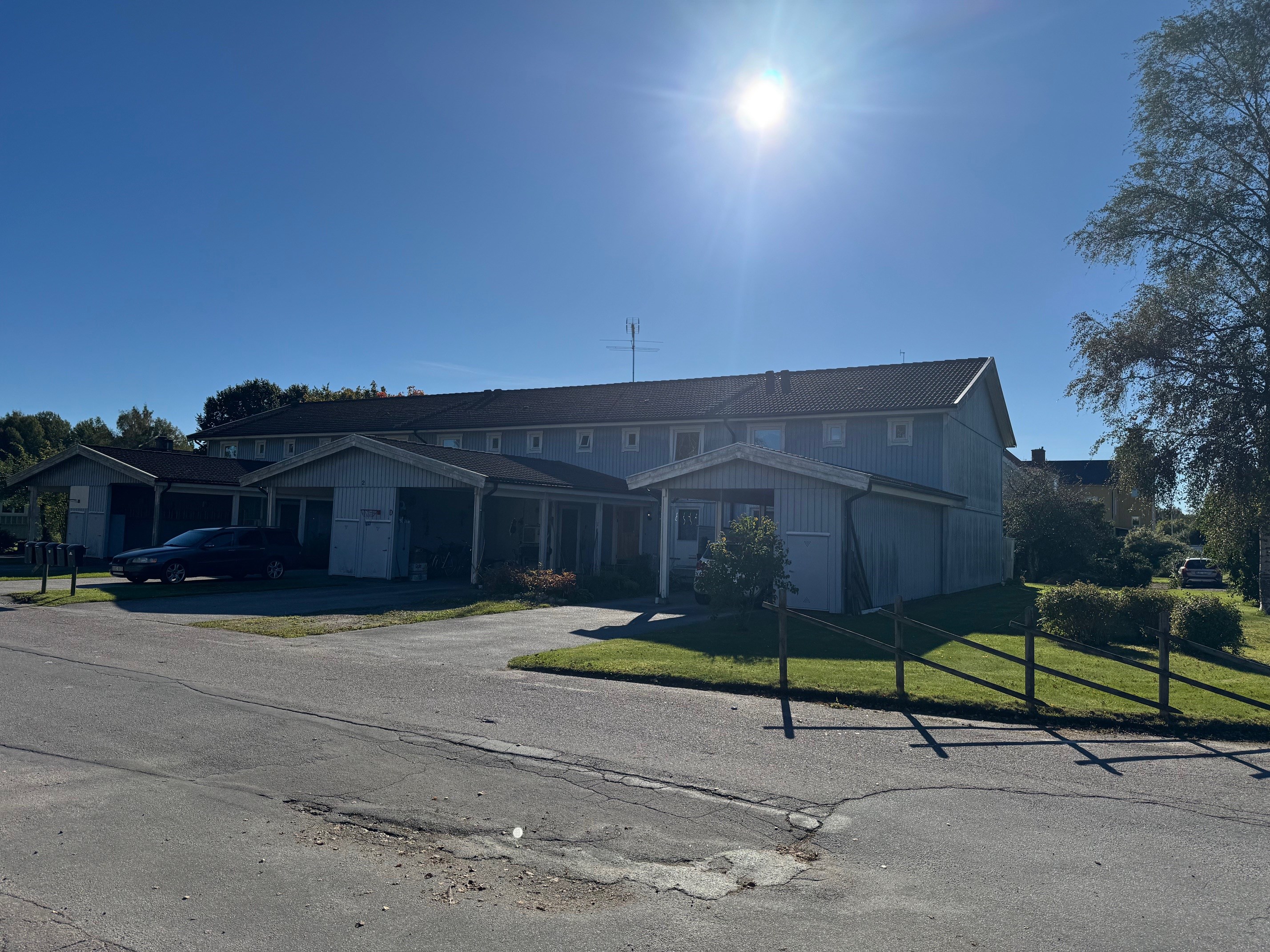 Stationsgatan 2 ABCDE, Hova