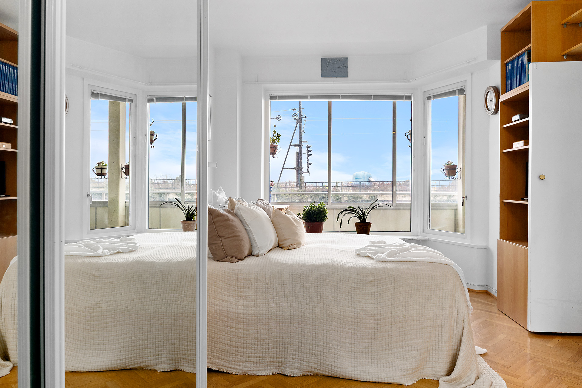 Sovrum 2 med utsikt mot Öresund