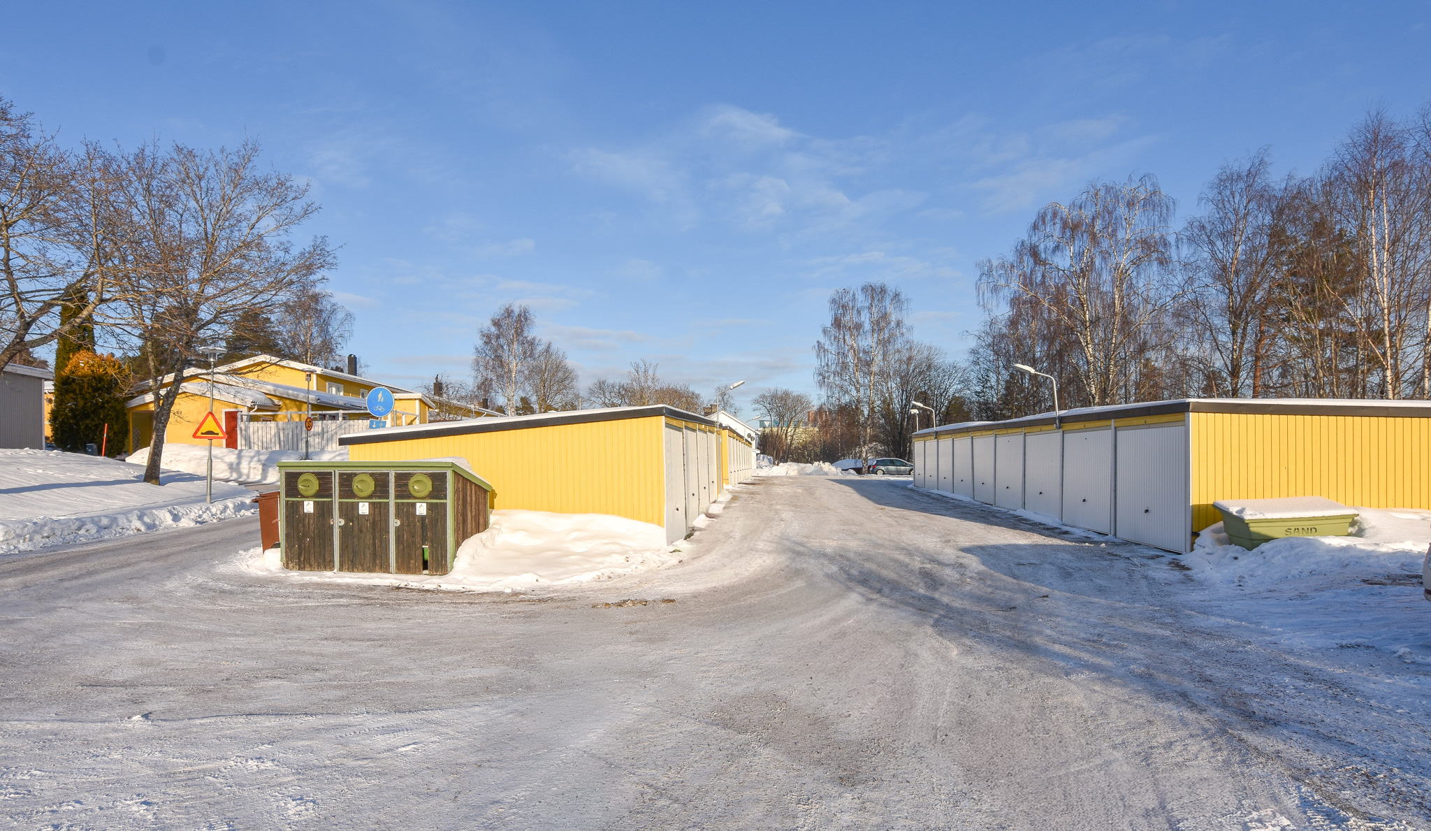 Garage i gemensam länga
