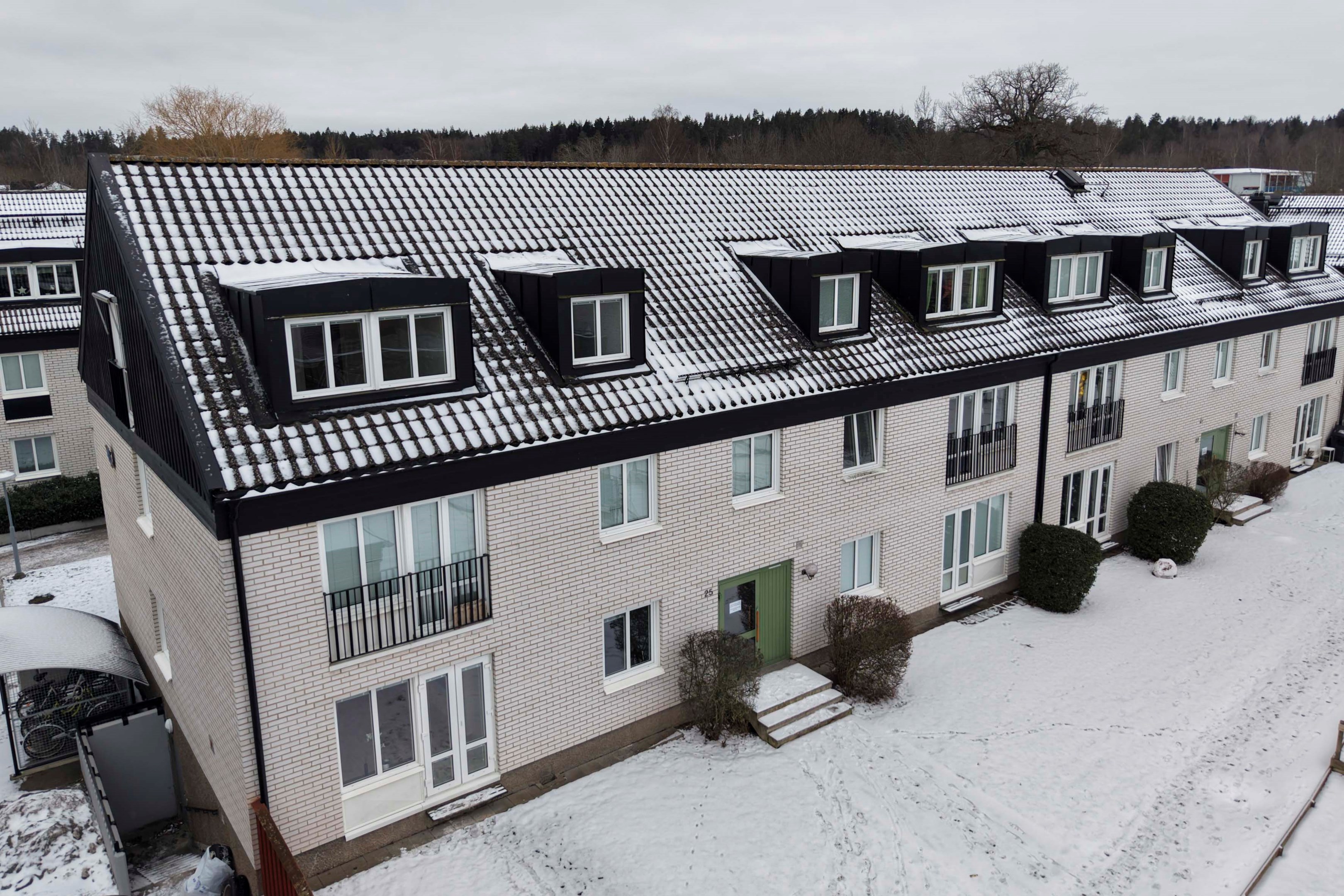 Storgården 25 innergård, entré