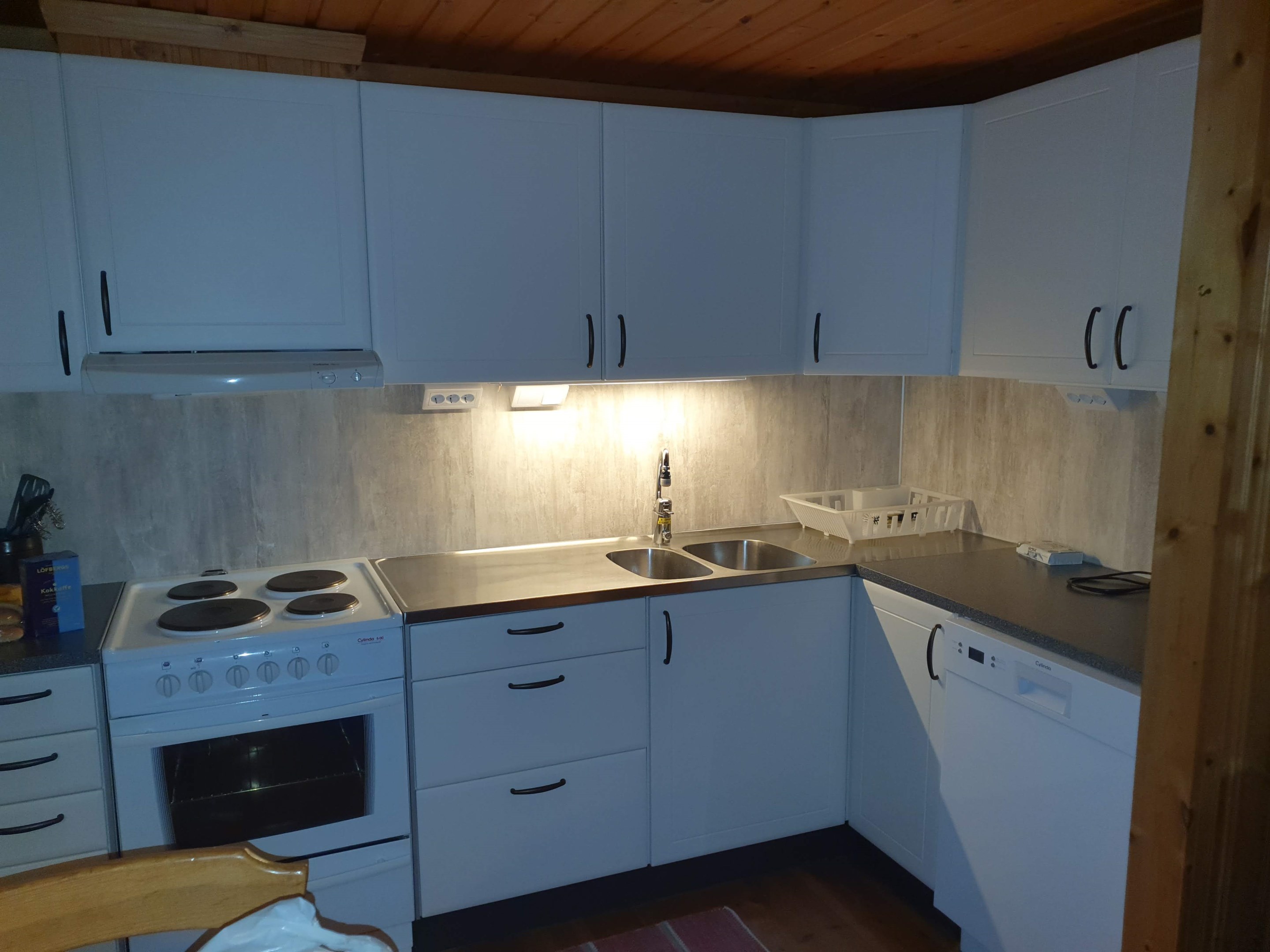 Kök med alla maskinell utrustning