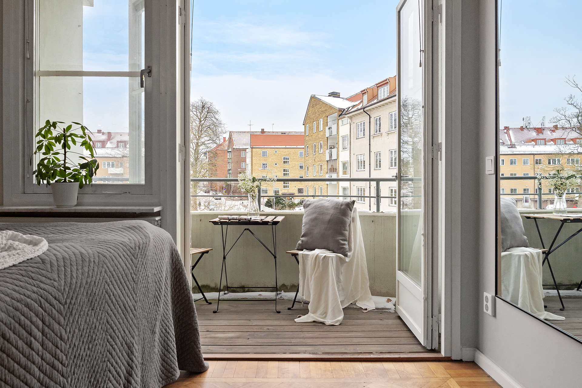 Härligt att kunna öppna upp dörrarna till balkongen