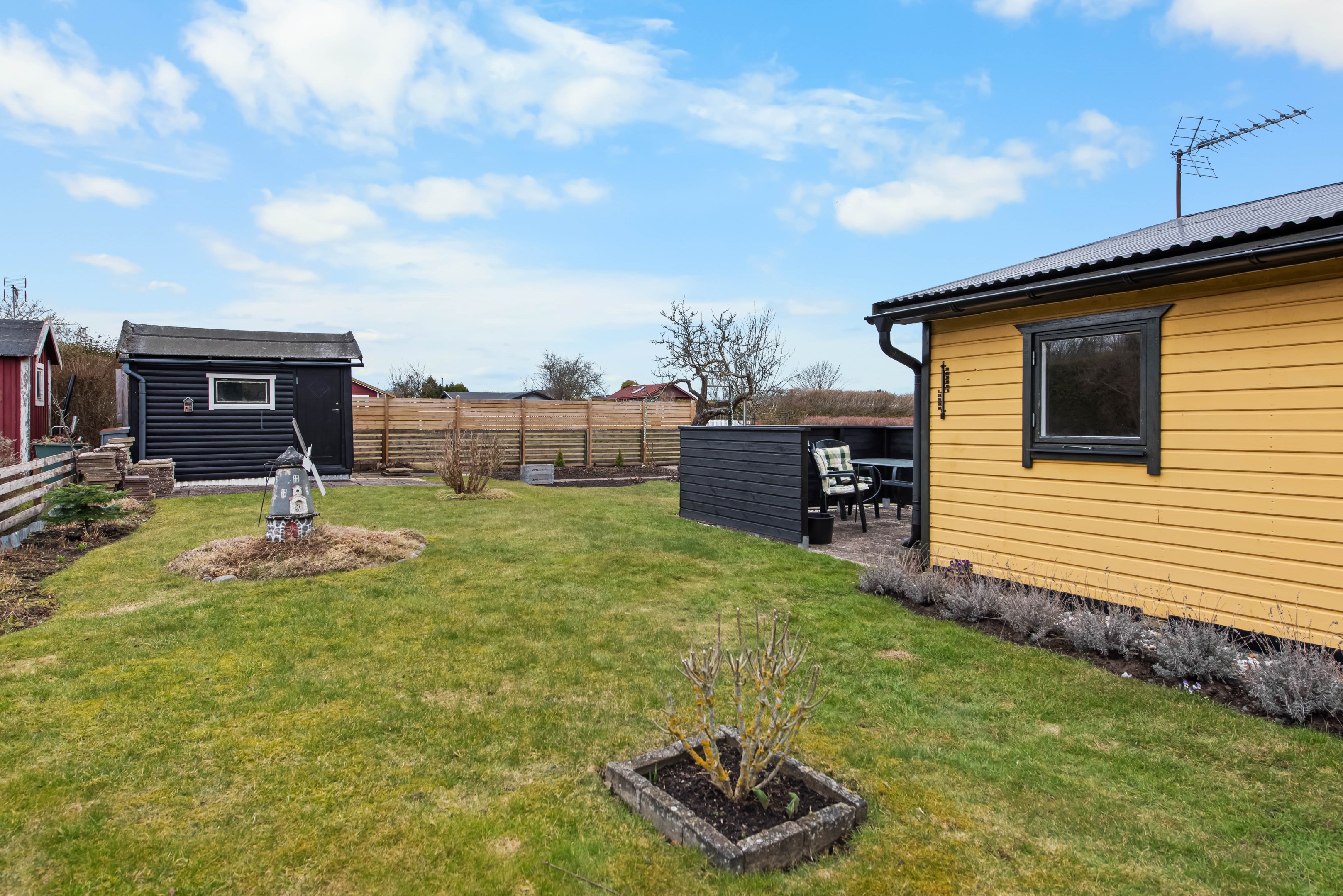 Stor fin tomt i bra läge med mycket kärlek