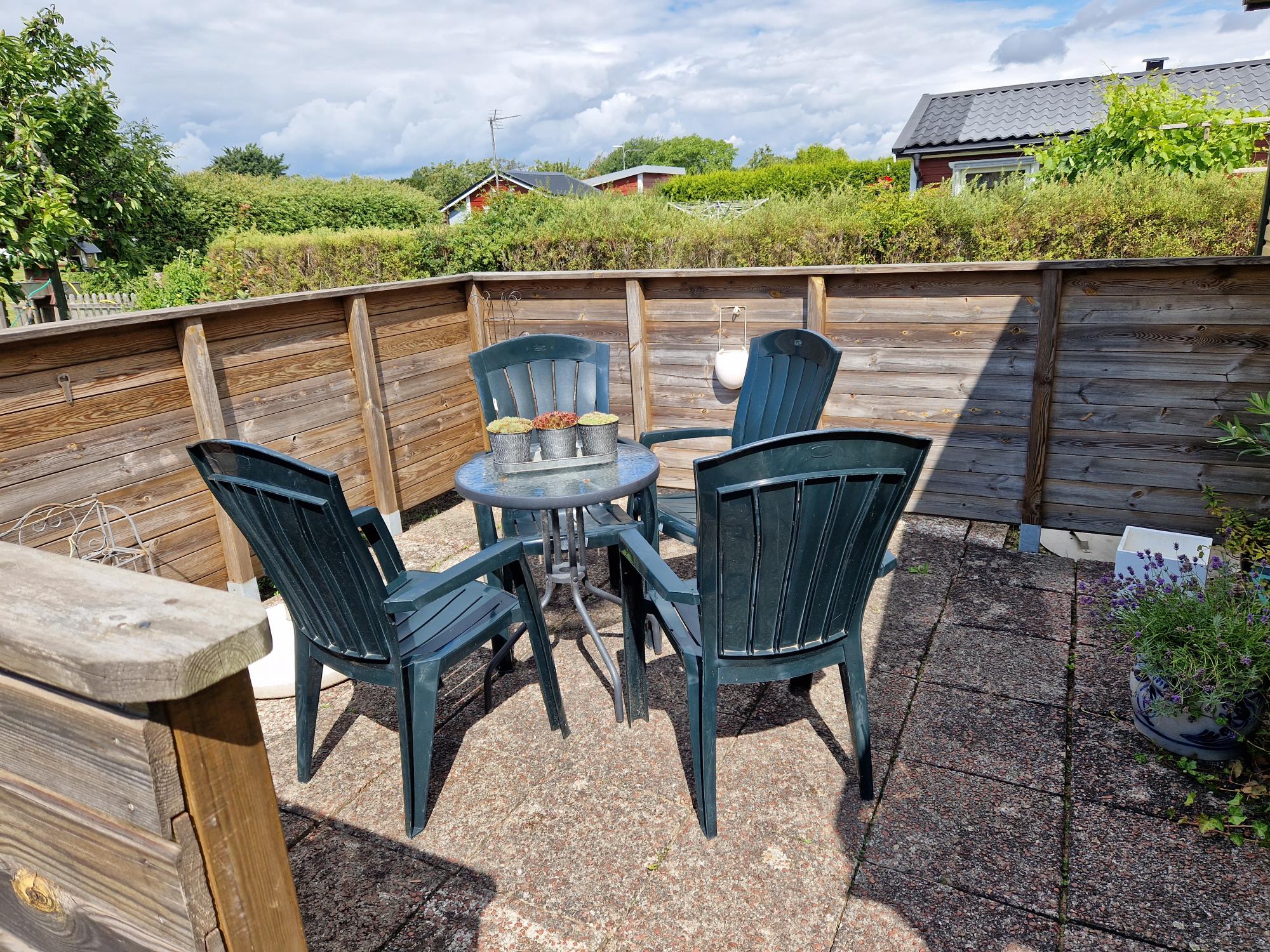 Uteplats i västerläge - kunds bild sommar/vår