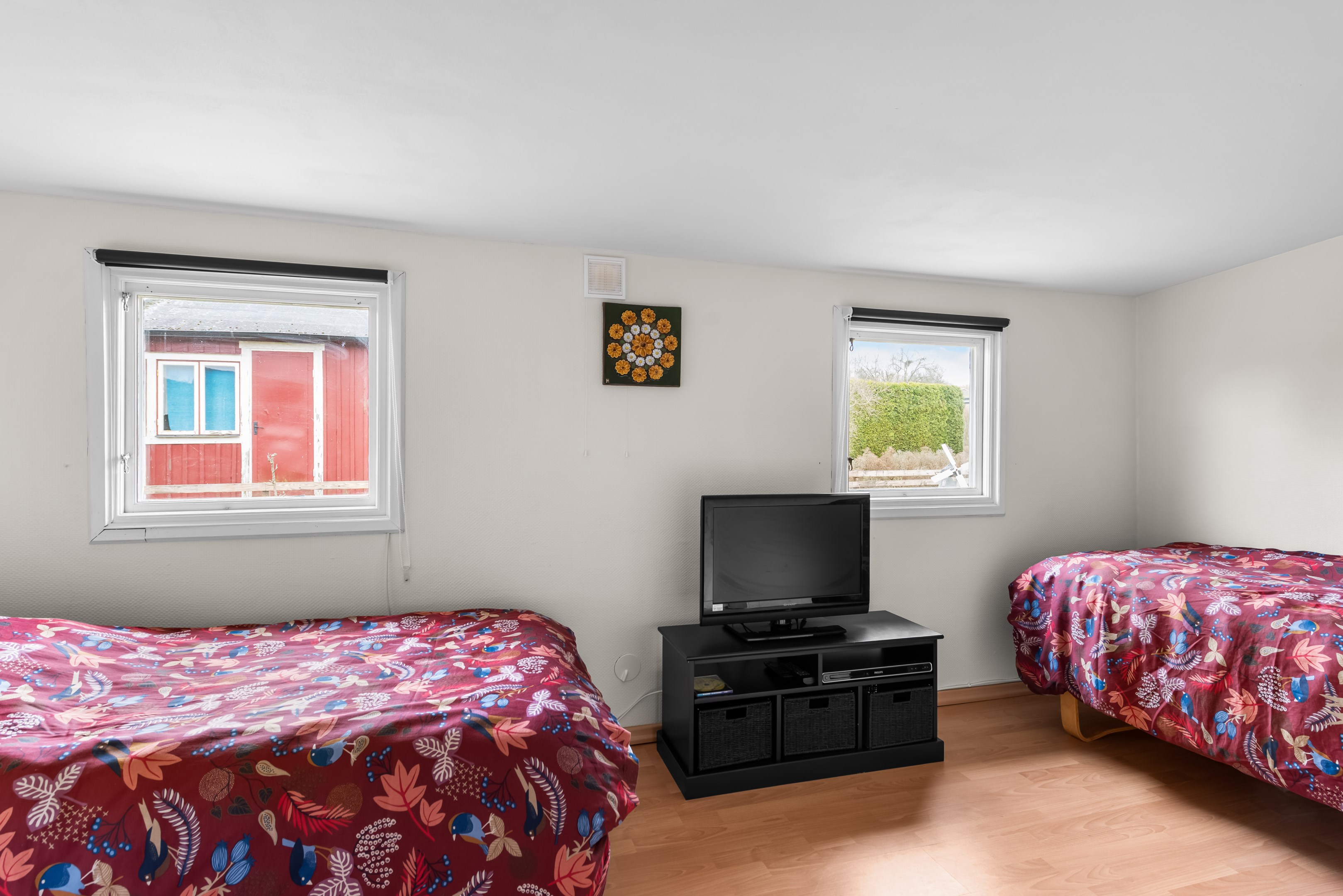 Sovrum med plats för dubbelsäng eller 2 sängar samt förvaring