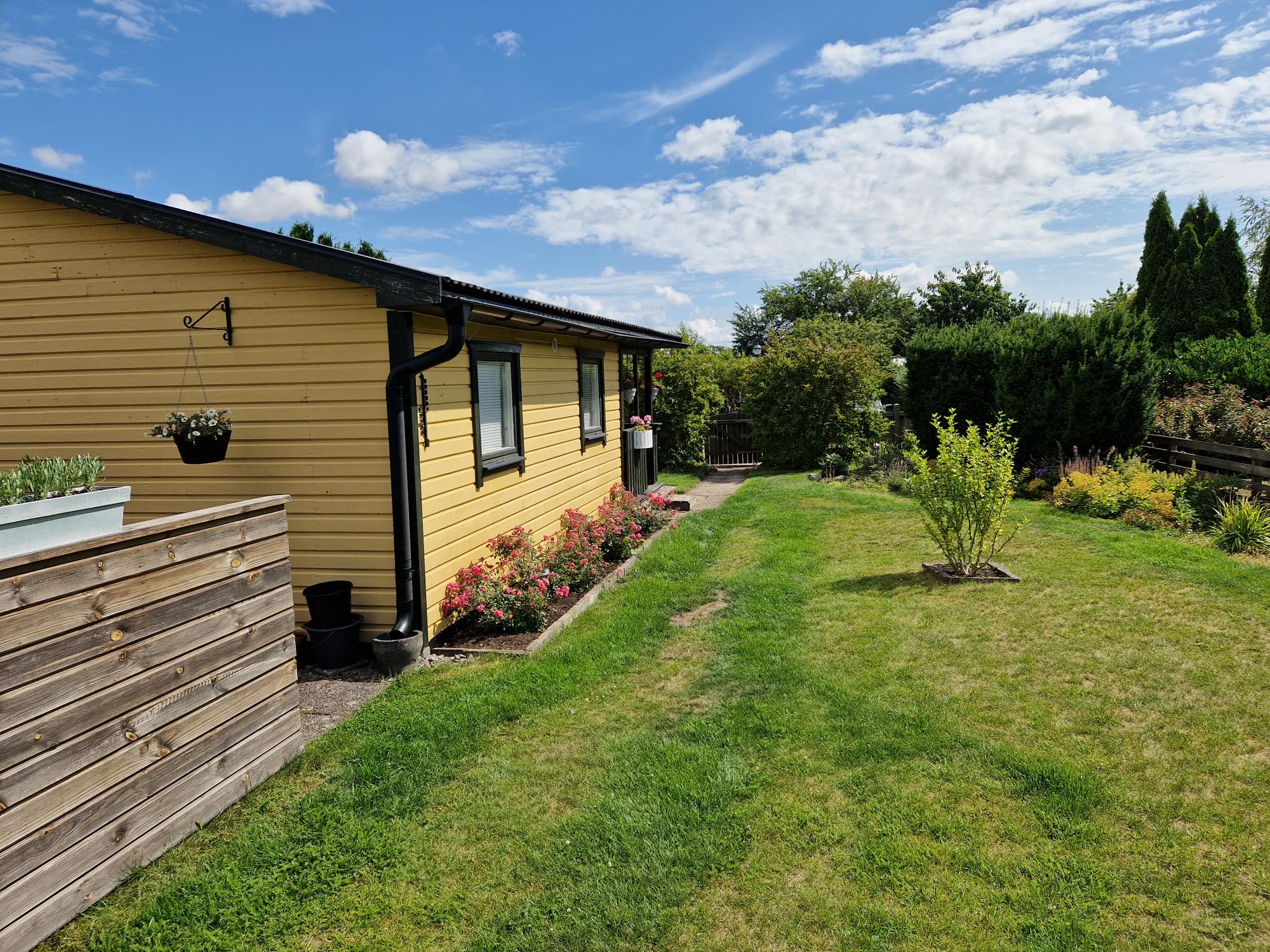 Stuga med uteplats - kunds bild sommar/vår