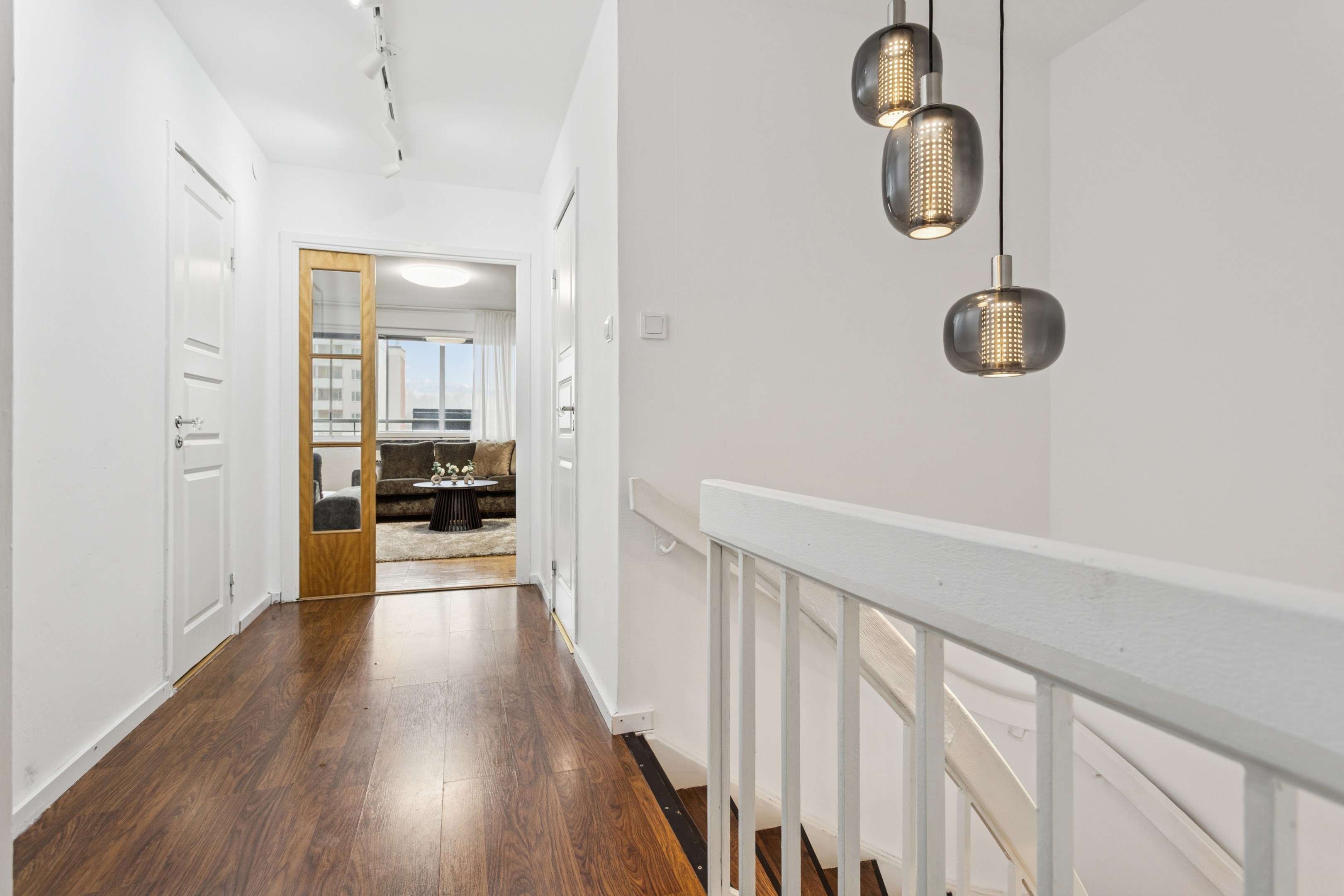 Hall övre plan med separat klädkammare