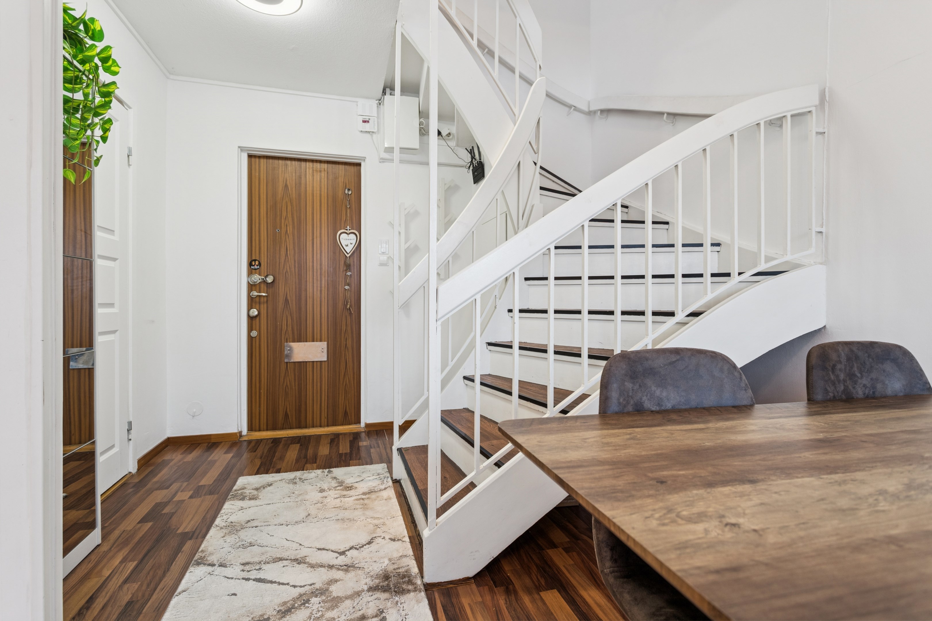 Entrén har gott om yta för ytterkläder