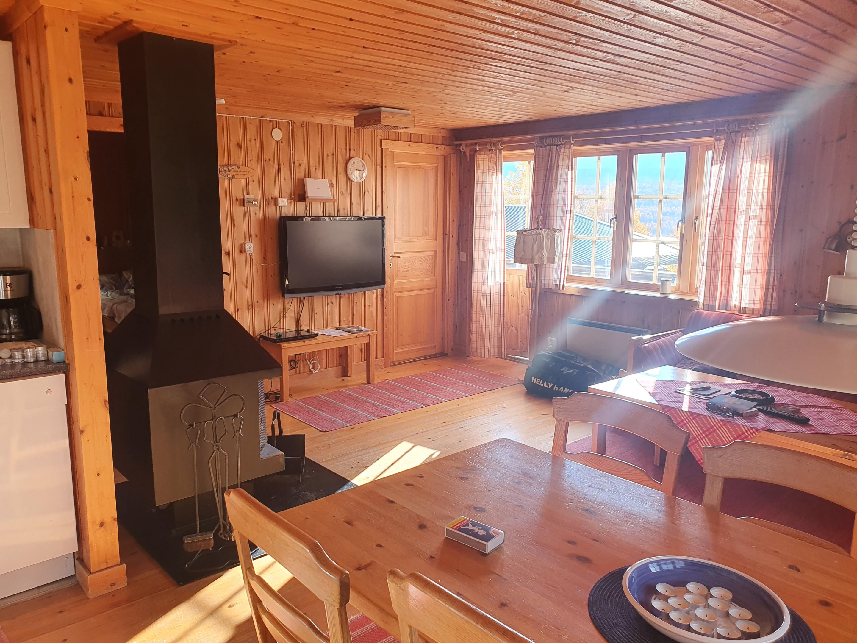 Frisk luft, eldstad, sköna sängar utgång till altan