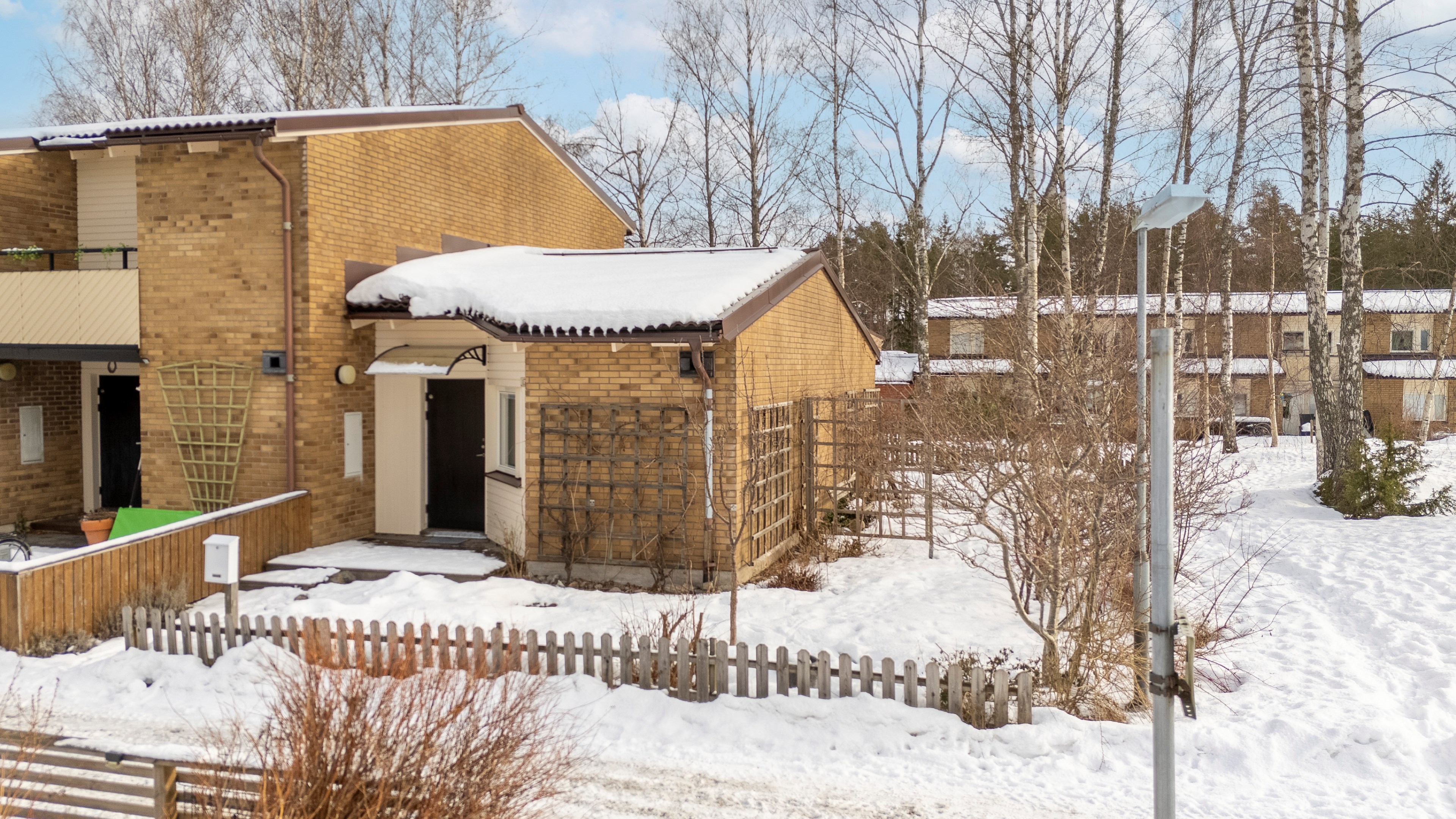 Attraktivt hörnläge mot sydväst