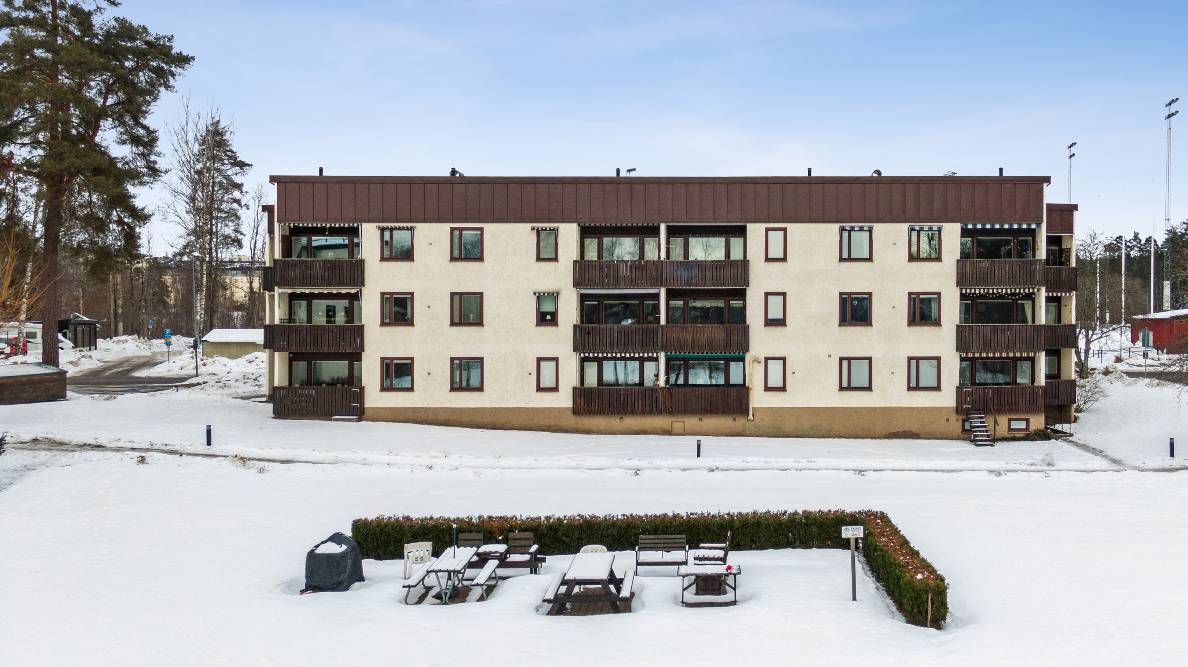 Alla bostadens fönster ut mot Segersjön