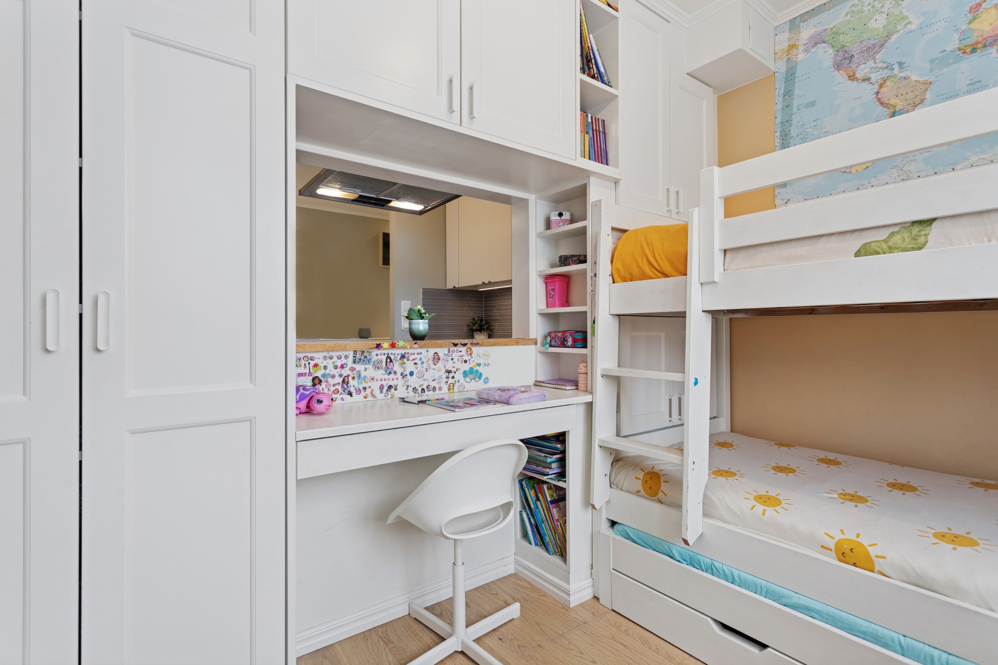 Även här finns bra skräddarsydd förvaring