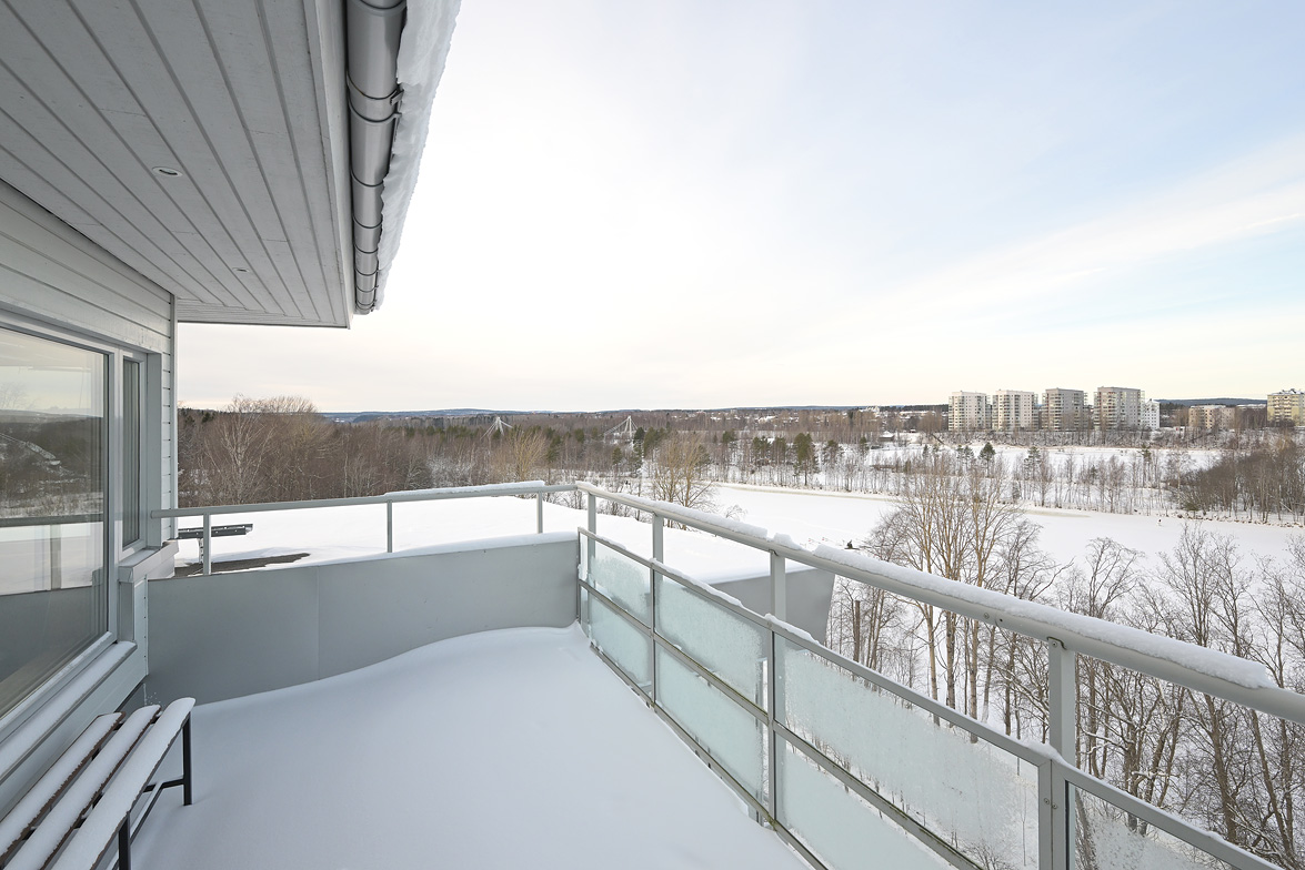 Terass med älvsutsikt utanför föreningen gemensamma lokaler