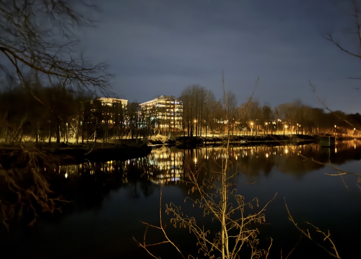 Kvällsbild huset och älven