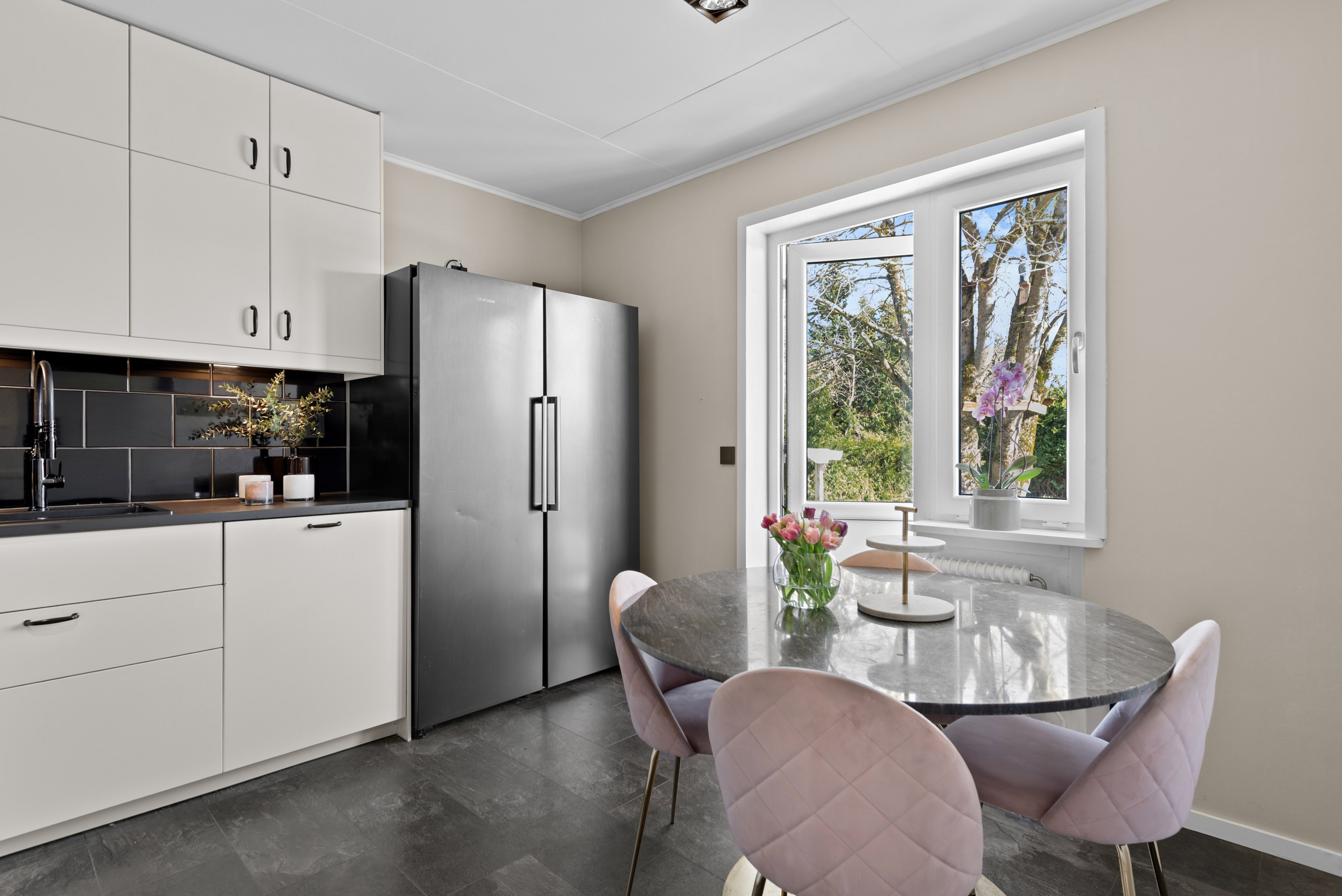 Kök med utgång till trädgården