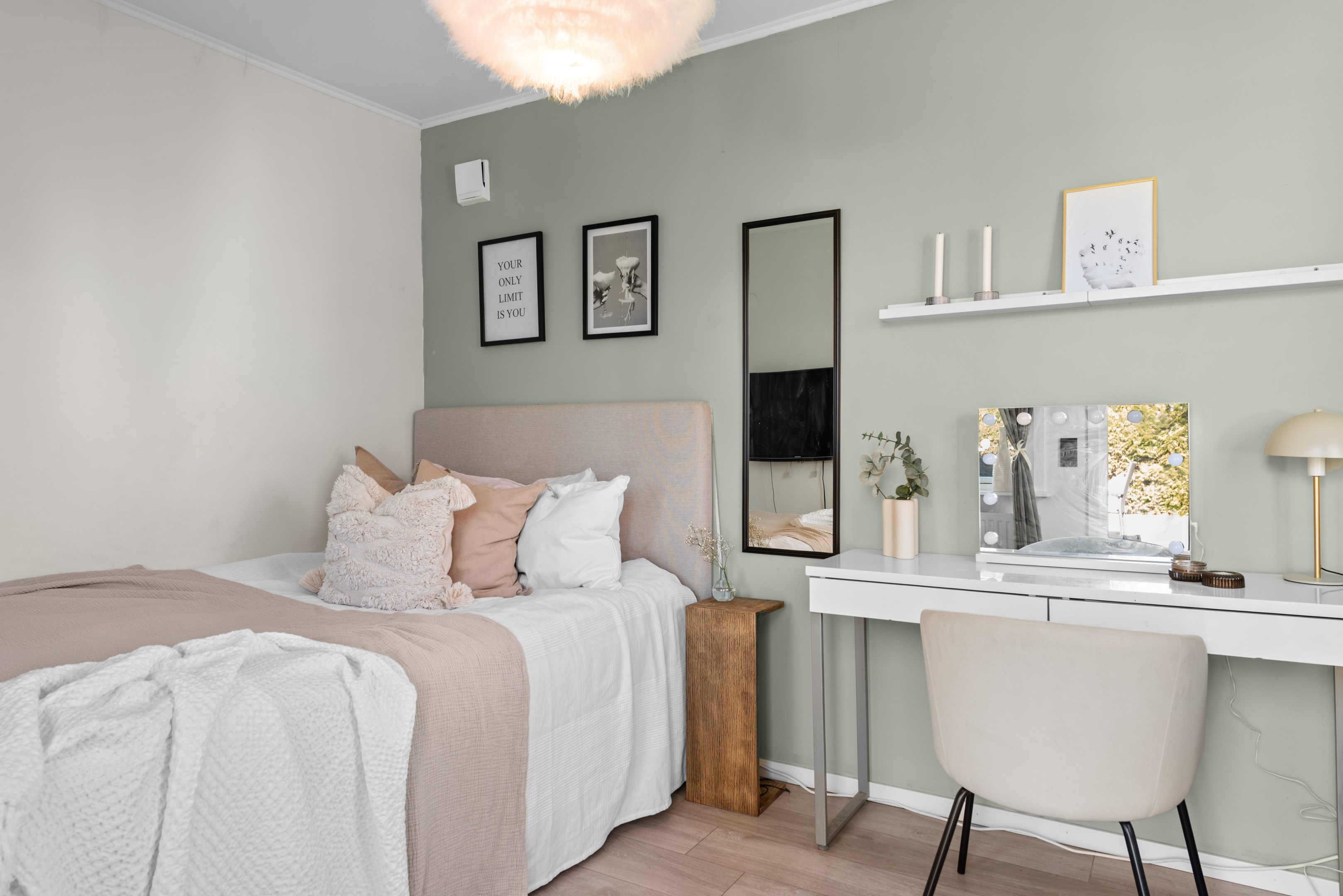 Fristående stuga/attefallshus på tomten