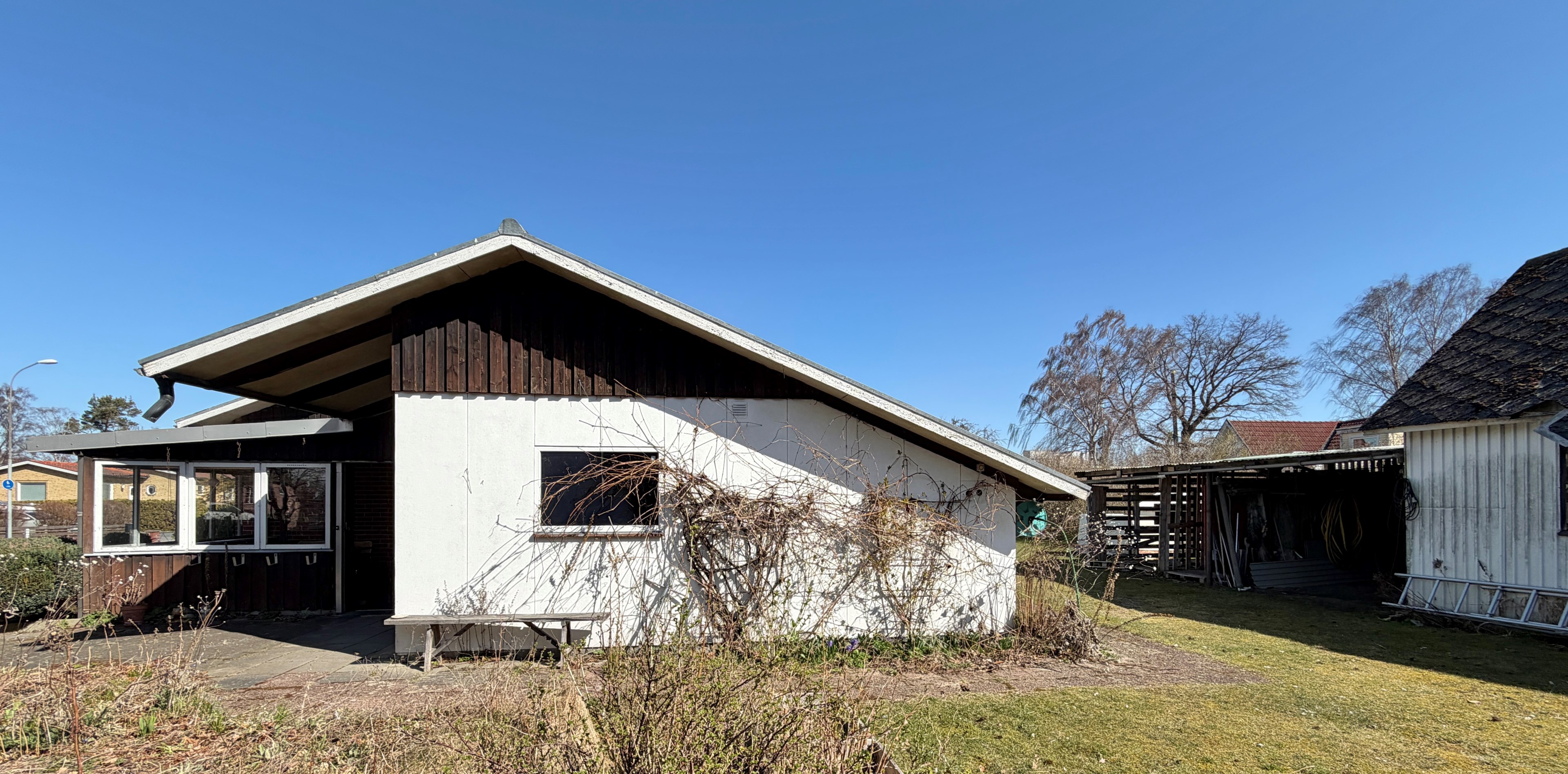 Långsidan på garaget