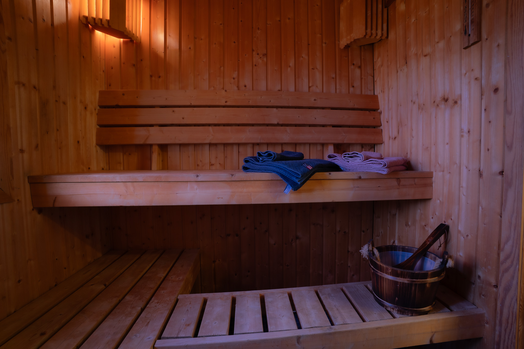 Egen bastu med elagregat