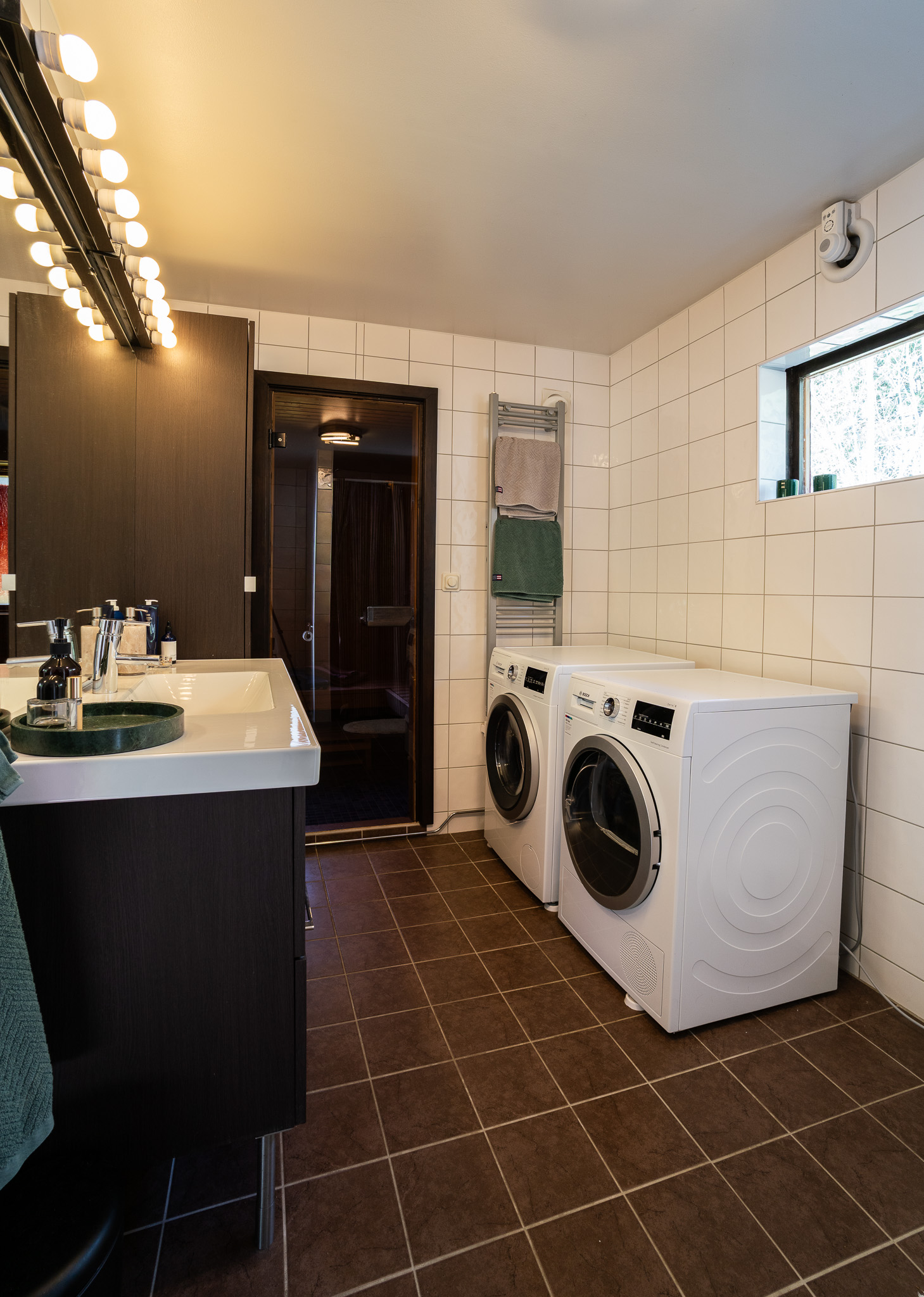 Badrummet med tvättmöjligheter