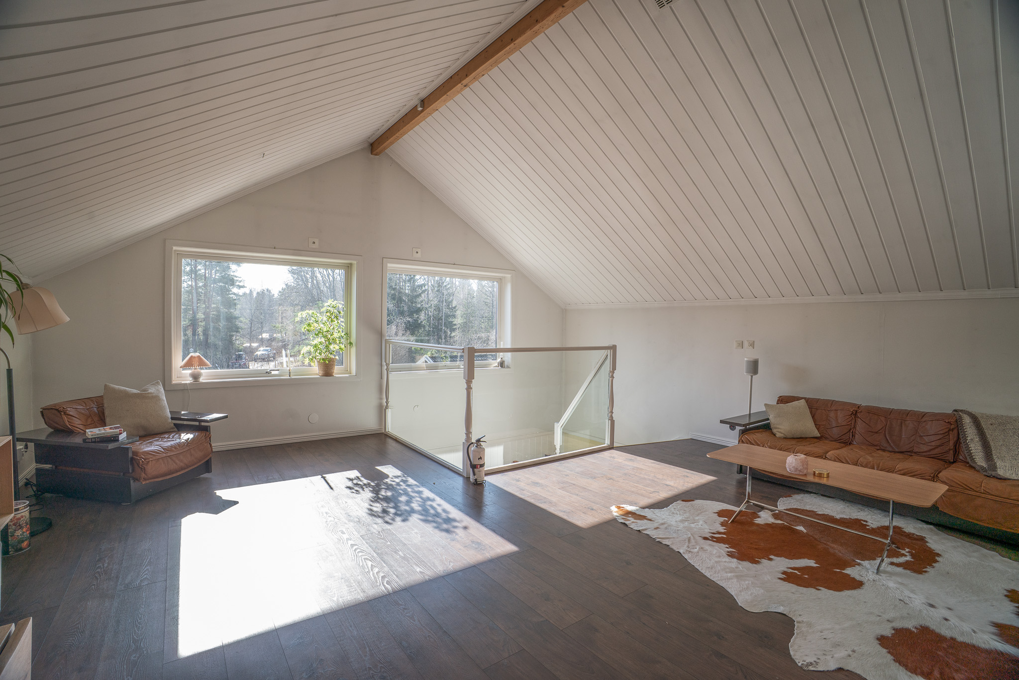 Vardagsrum med magiskt ljusinsläpp